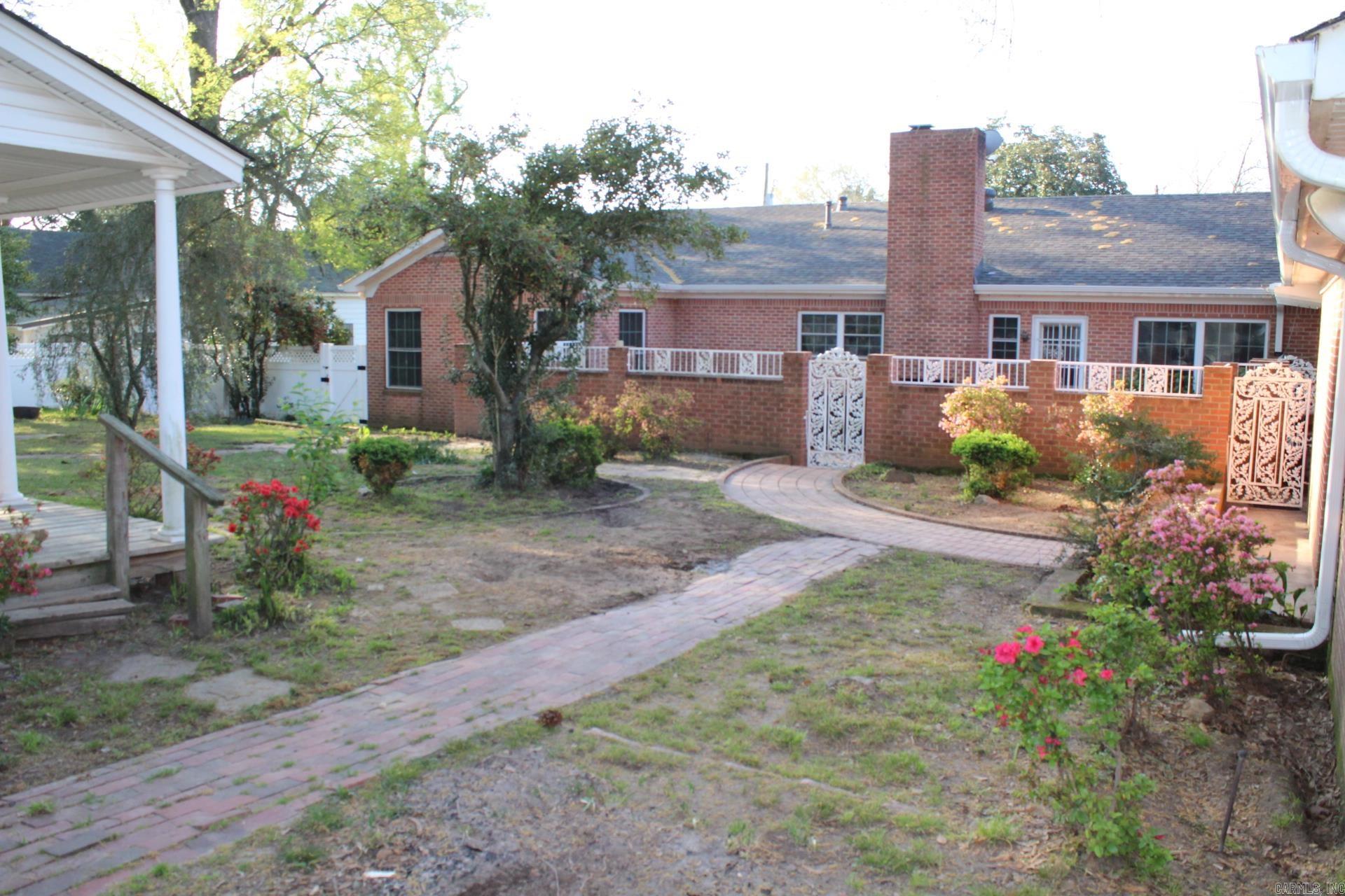 524 W Sypert Street Nashville, AR 71852