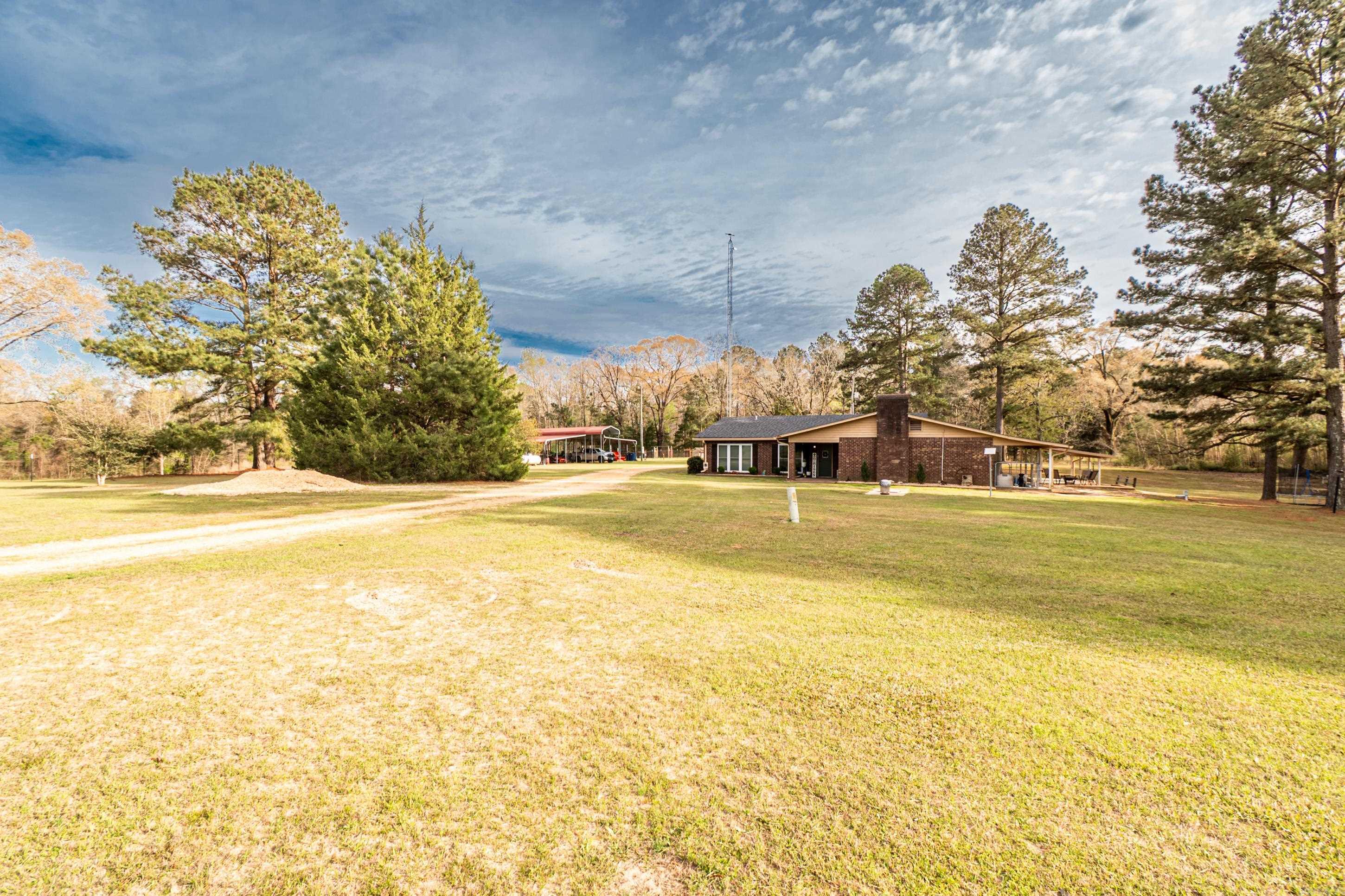 286 Woodland Dr  Junction City, AR