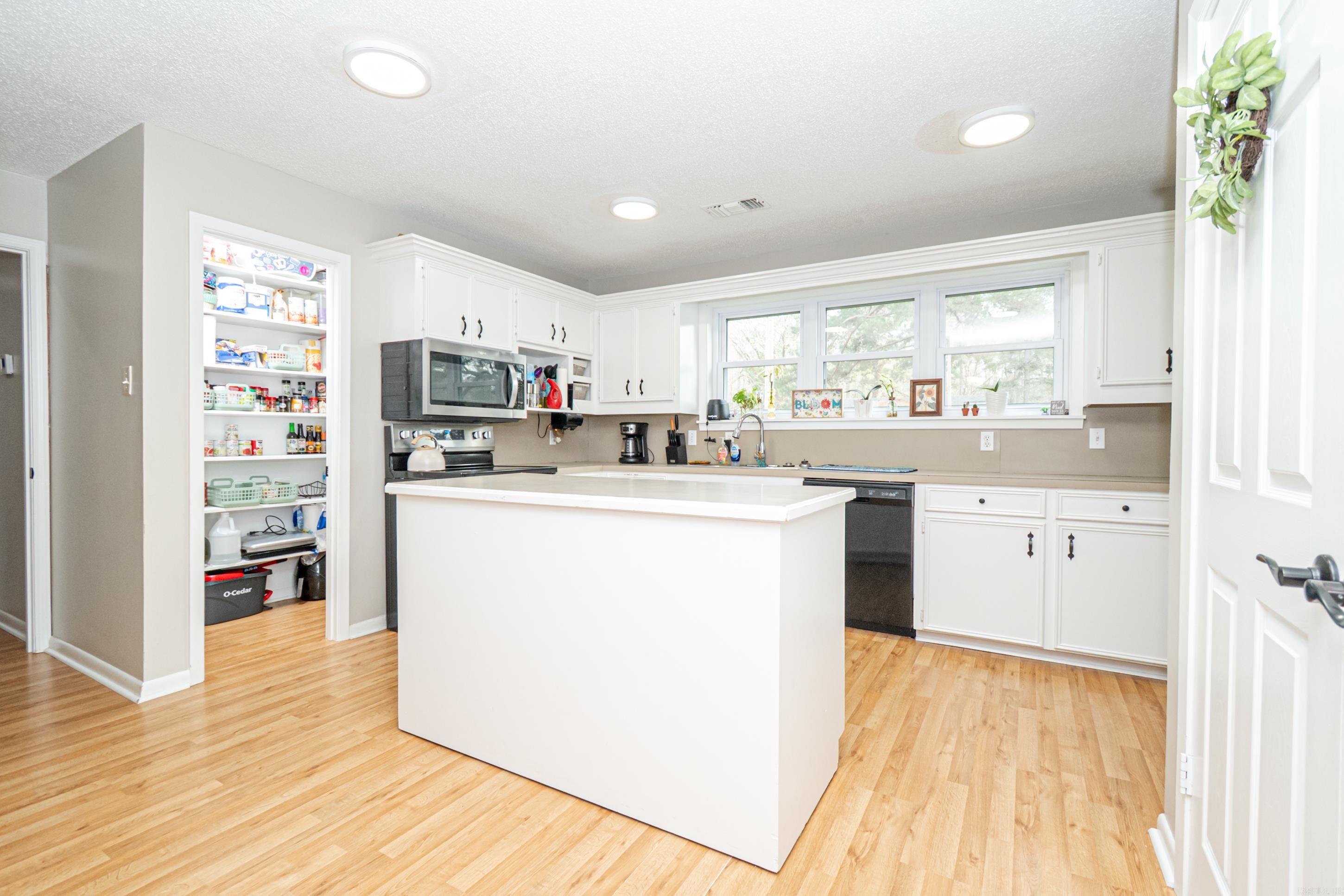 286 Woodland Dr  Junction City, AR