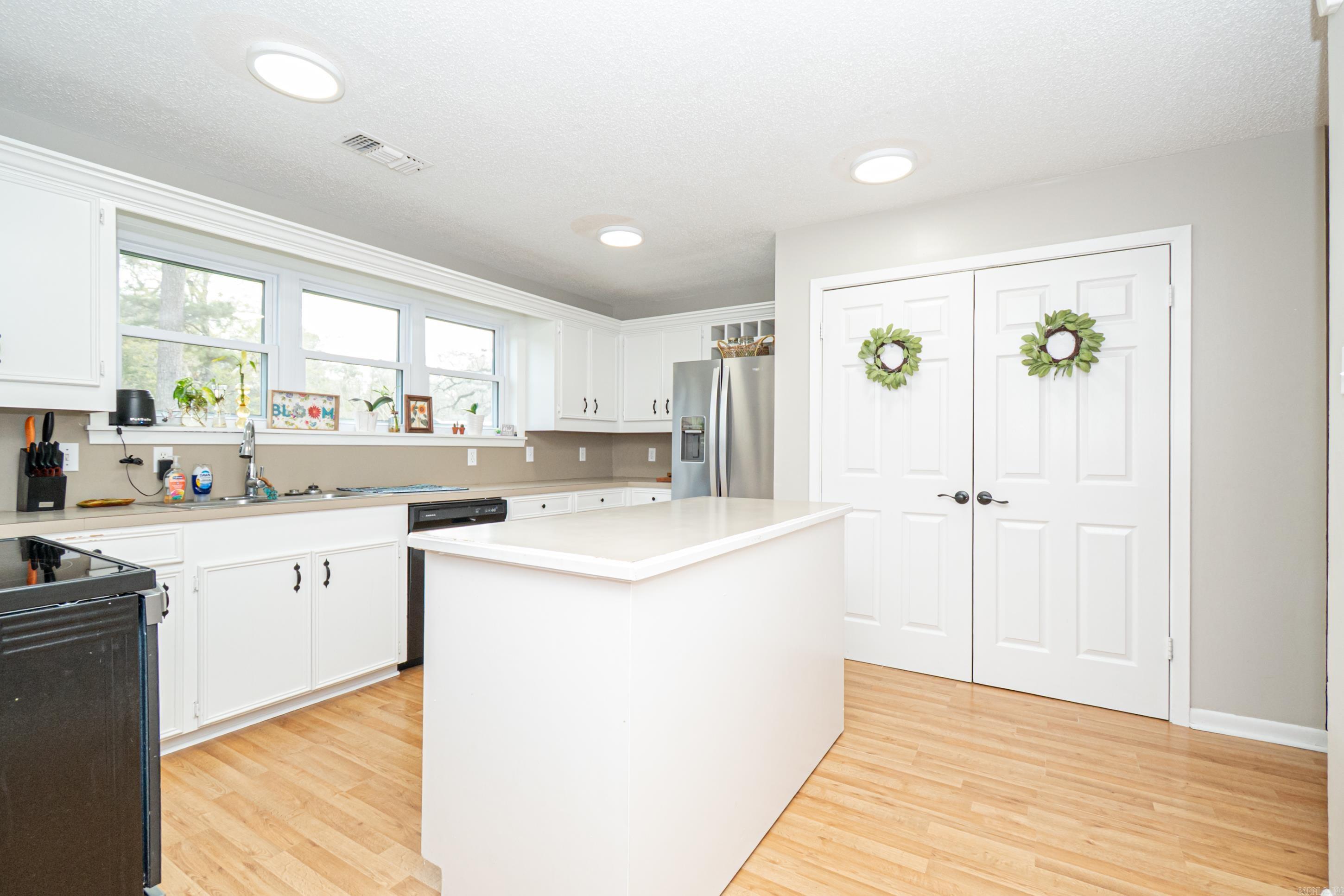 286 Woodland Dr  Junction City, AR