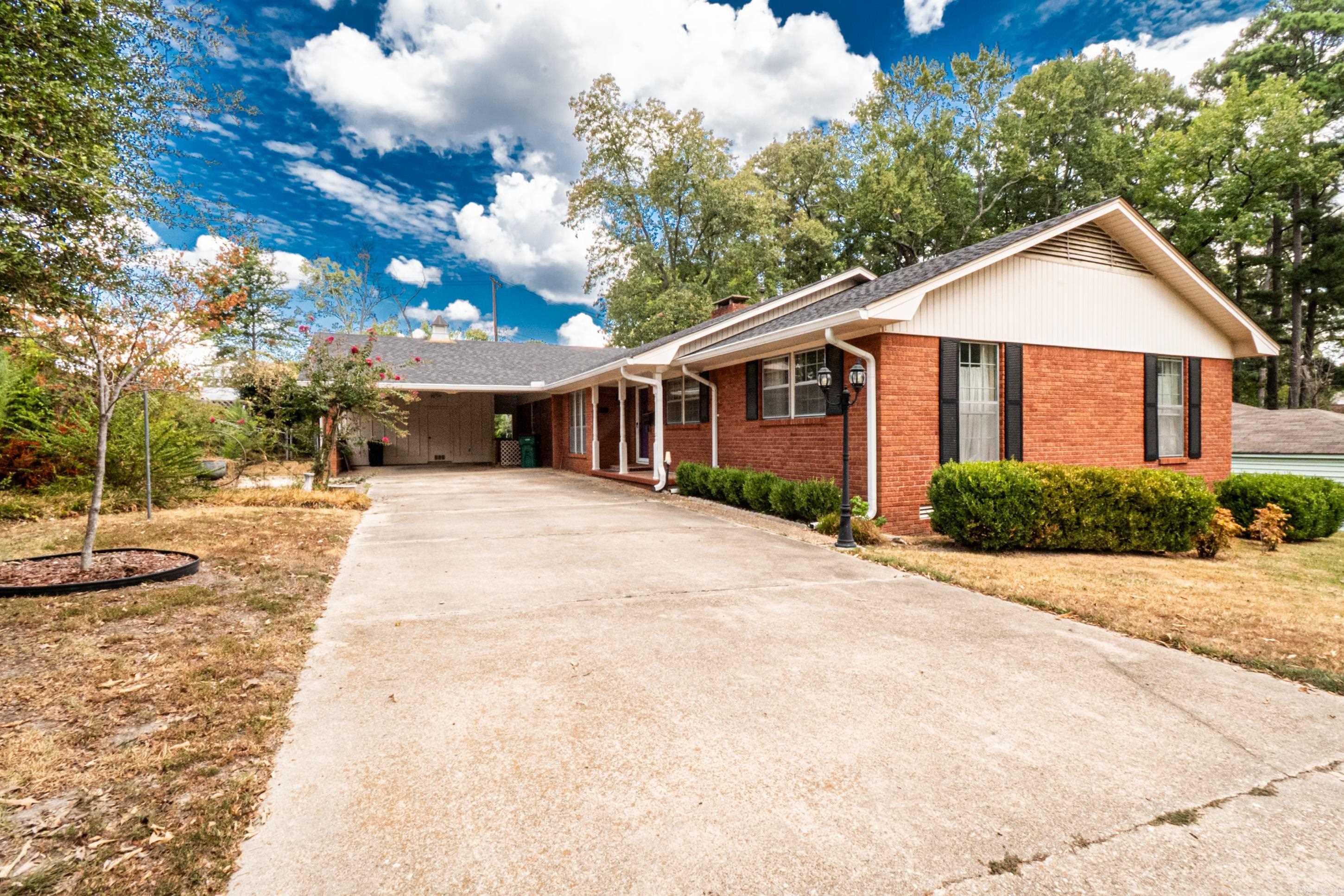 1616 W Oak St  El Dorado, AR