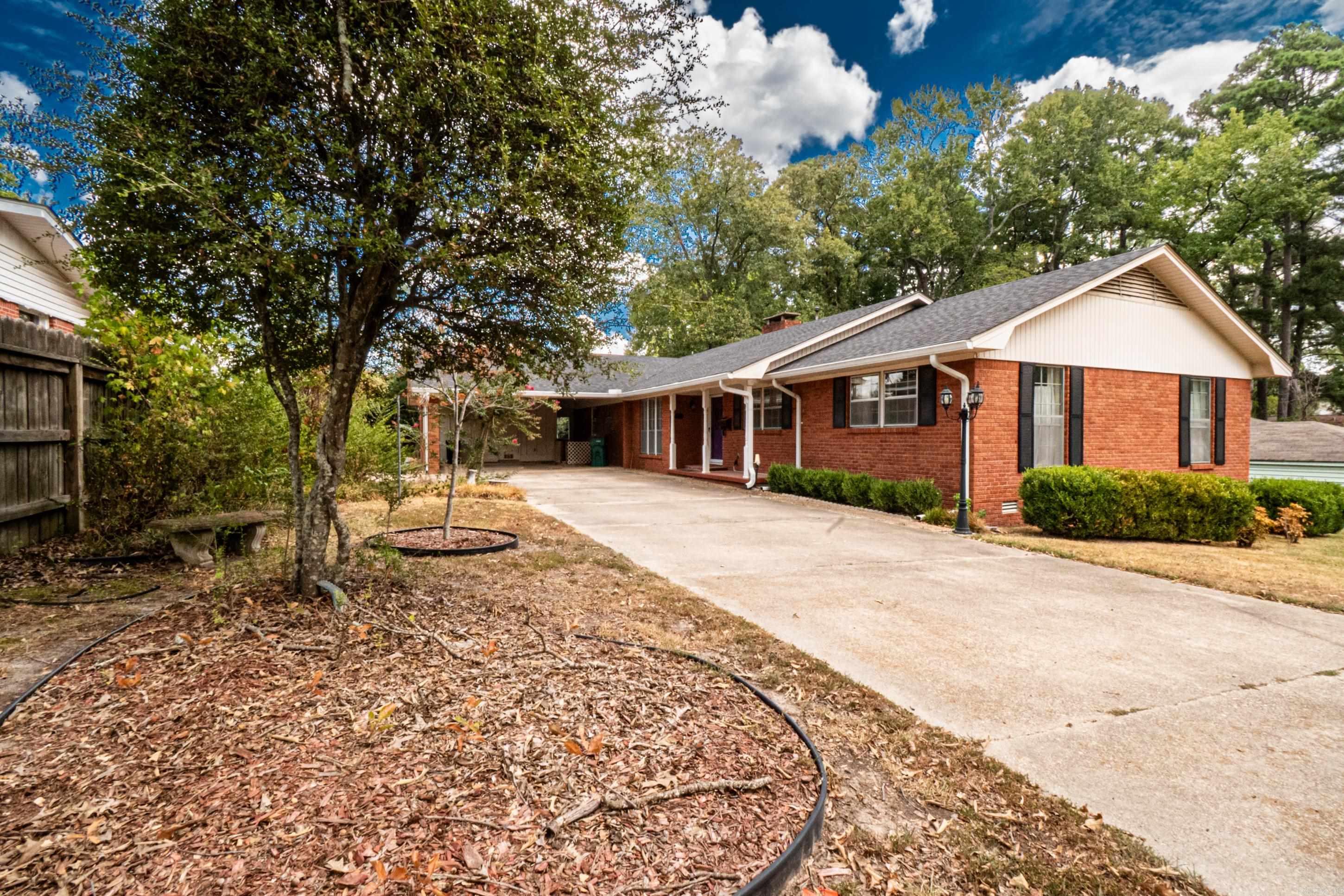 1616 W Oak St  El Dorado, AR