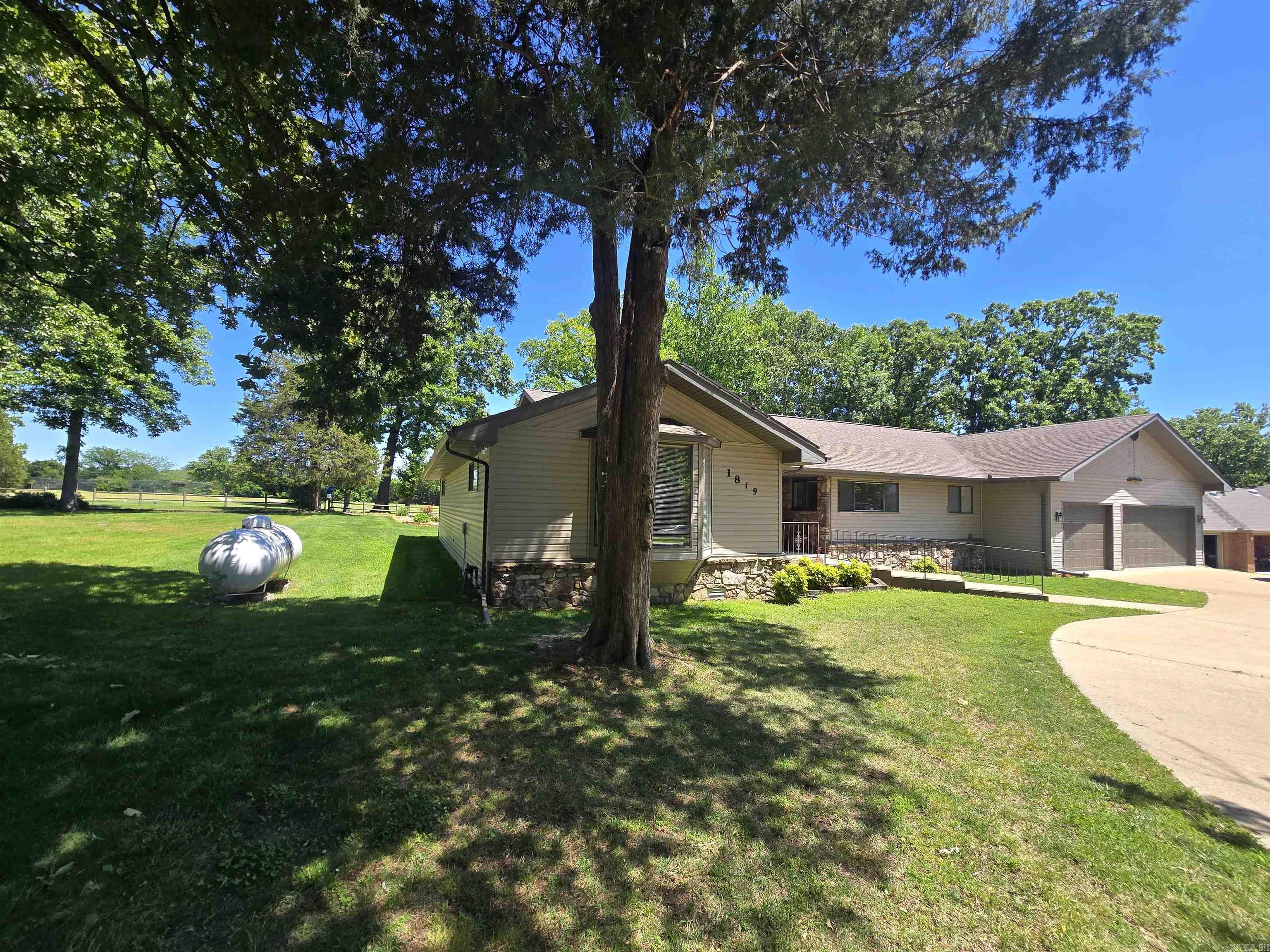 1819 Fairway Drive Mountain Home, AR 72653