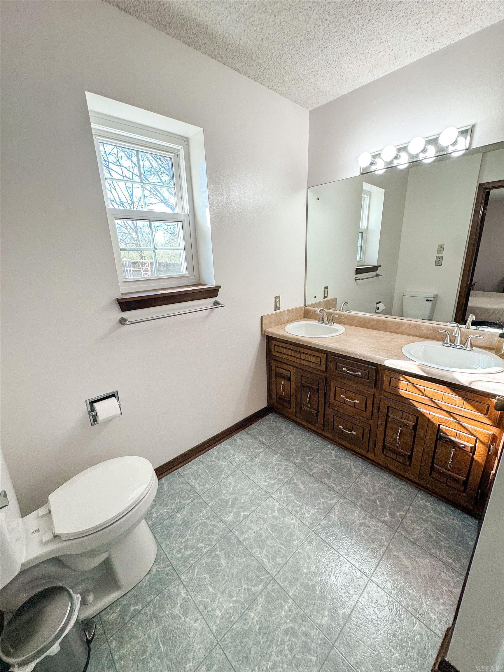 155 N Valley Rd  Searcy, AR