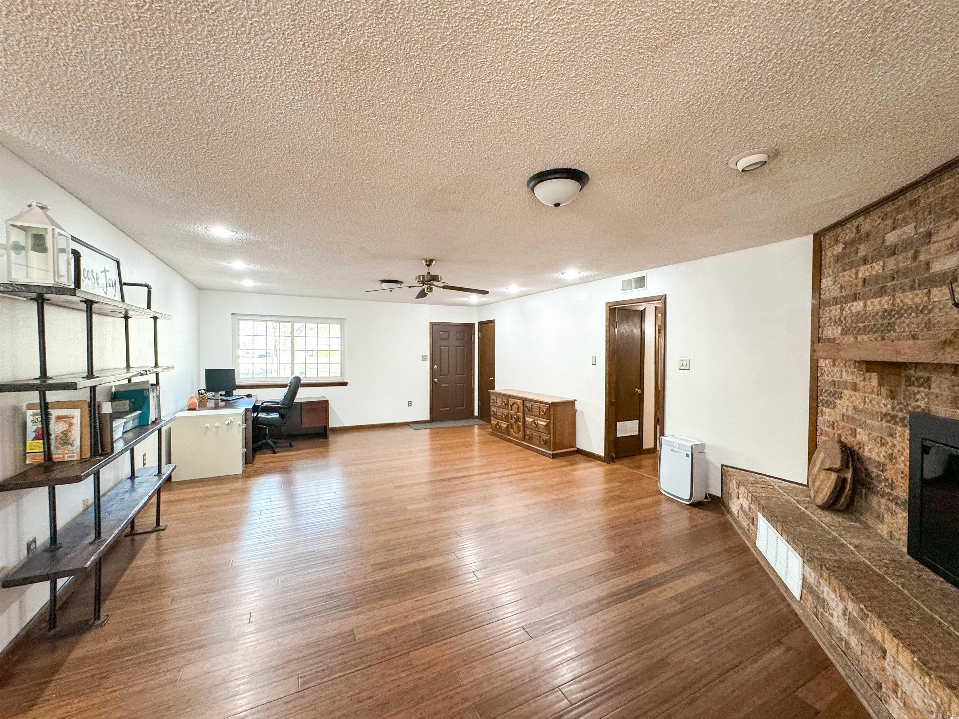 155 N Valley Rd  Searcy, AR