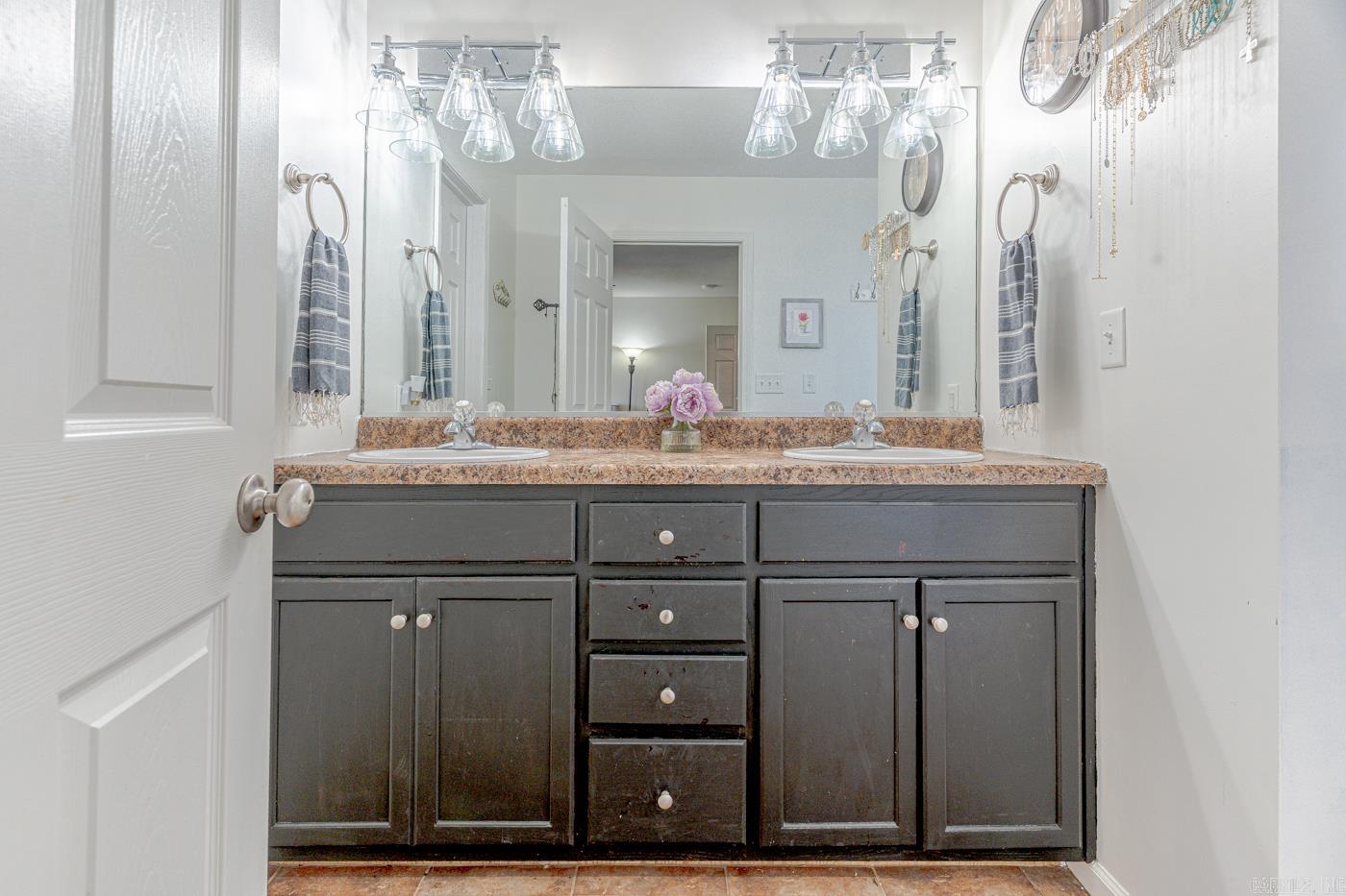 6032 Whitecliff Dr  Jonesboro, AR