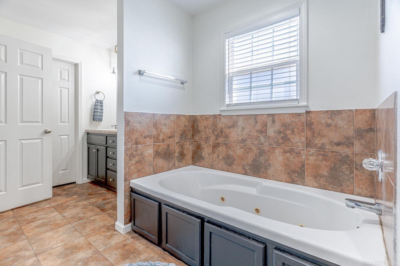 6032 Whitecliff Dr  Jonesboro, AR