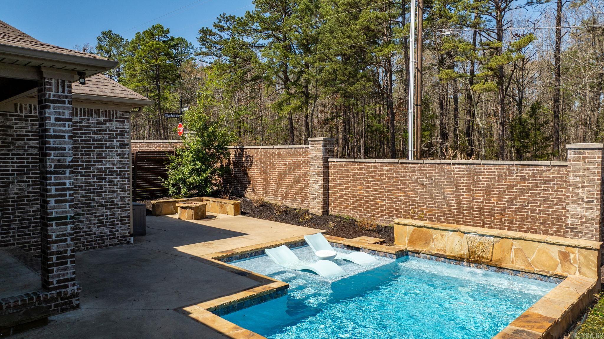 1 Quartz  Little Rock, AR