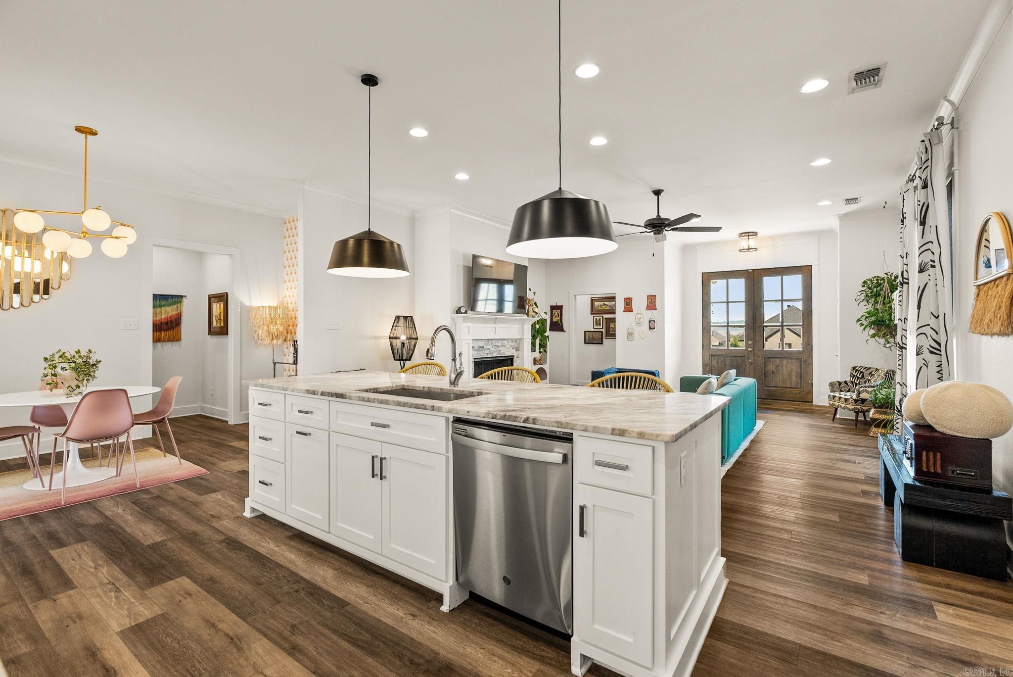 1 Quartz  Little Rock, AR