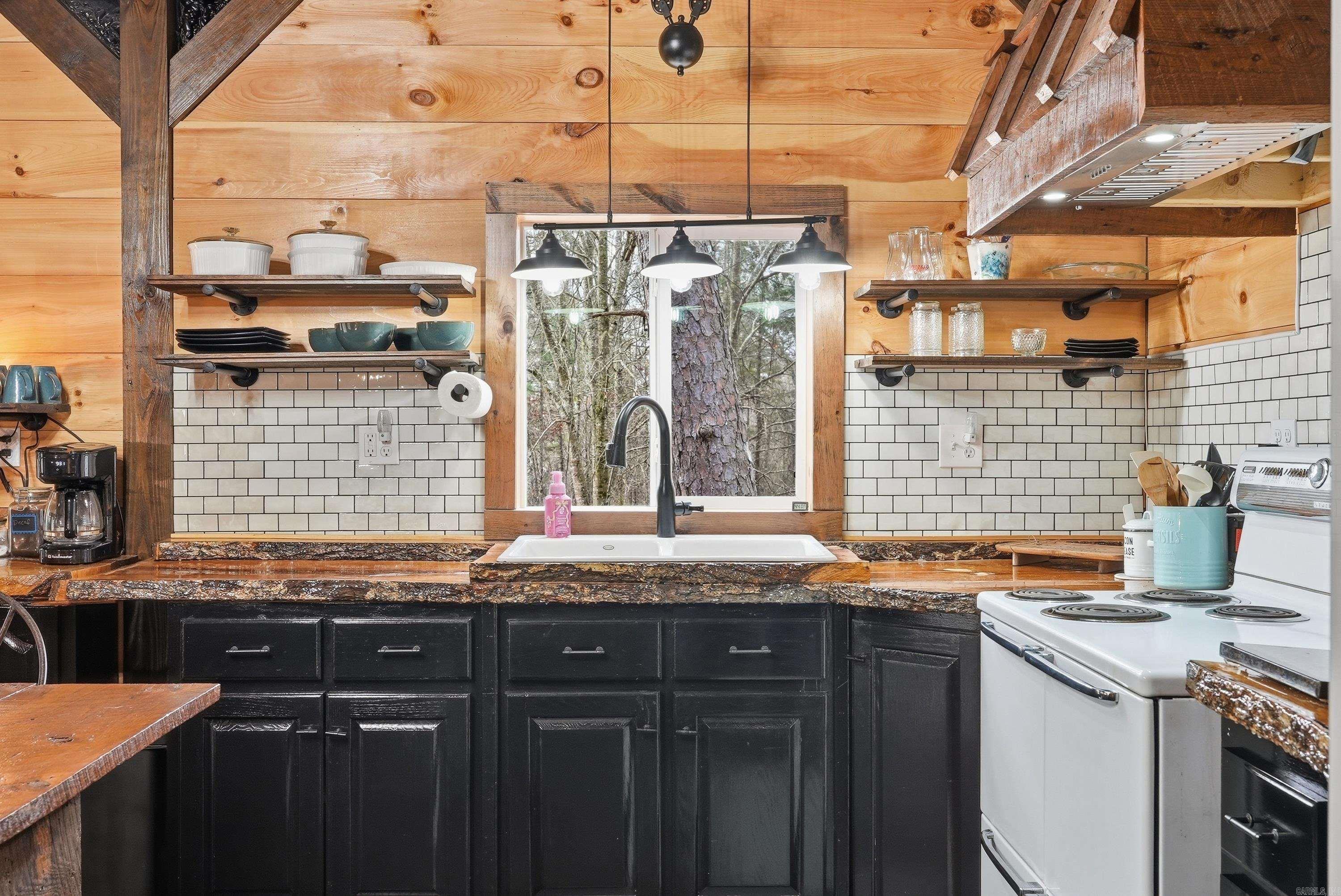 2605 Silver Ridge Rd.  Drasco, AR