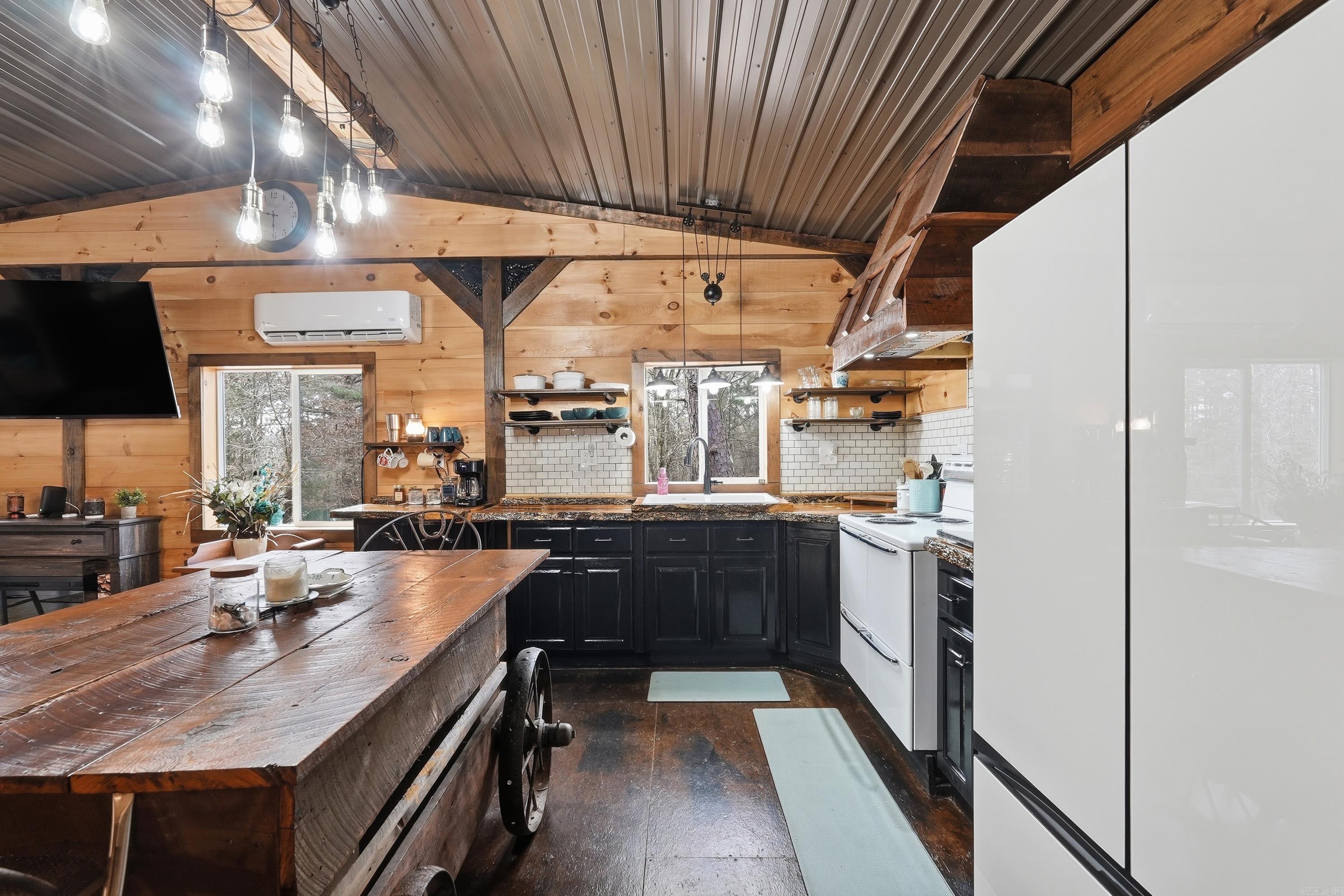 2605 Silver Ridge Rd.  Drasco, AR