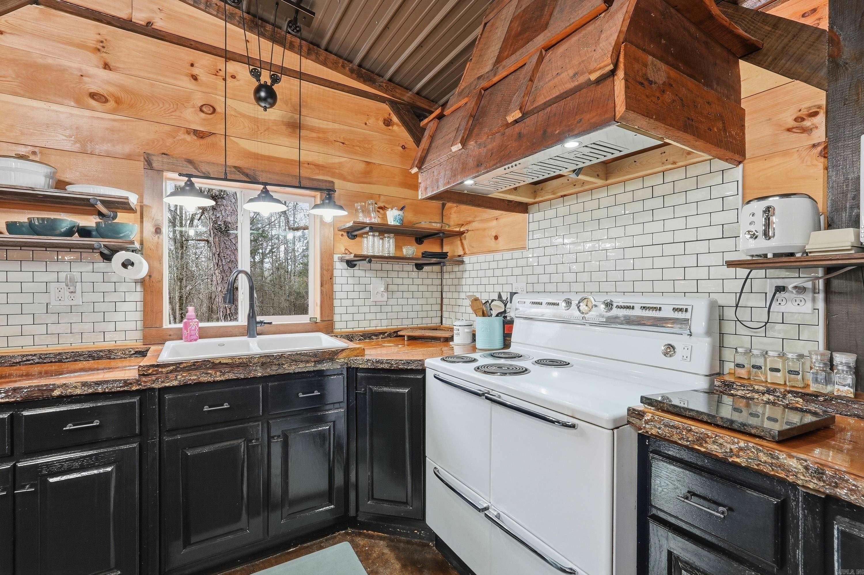 2605 Silver Ridge Rd.  Drasco, AR