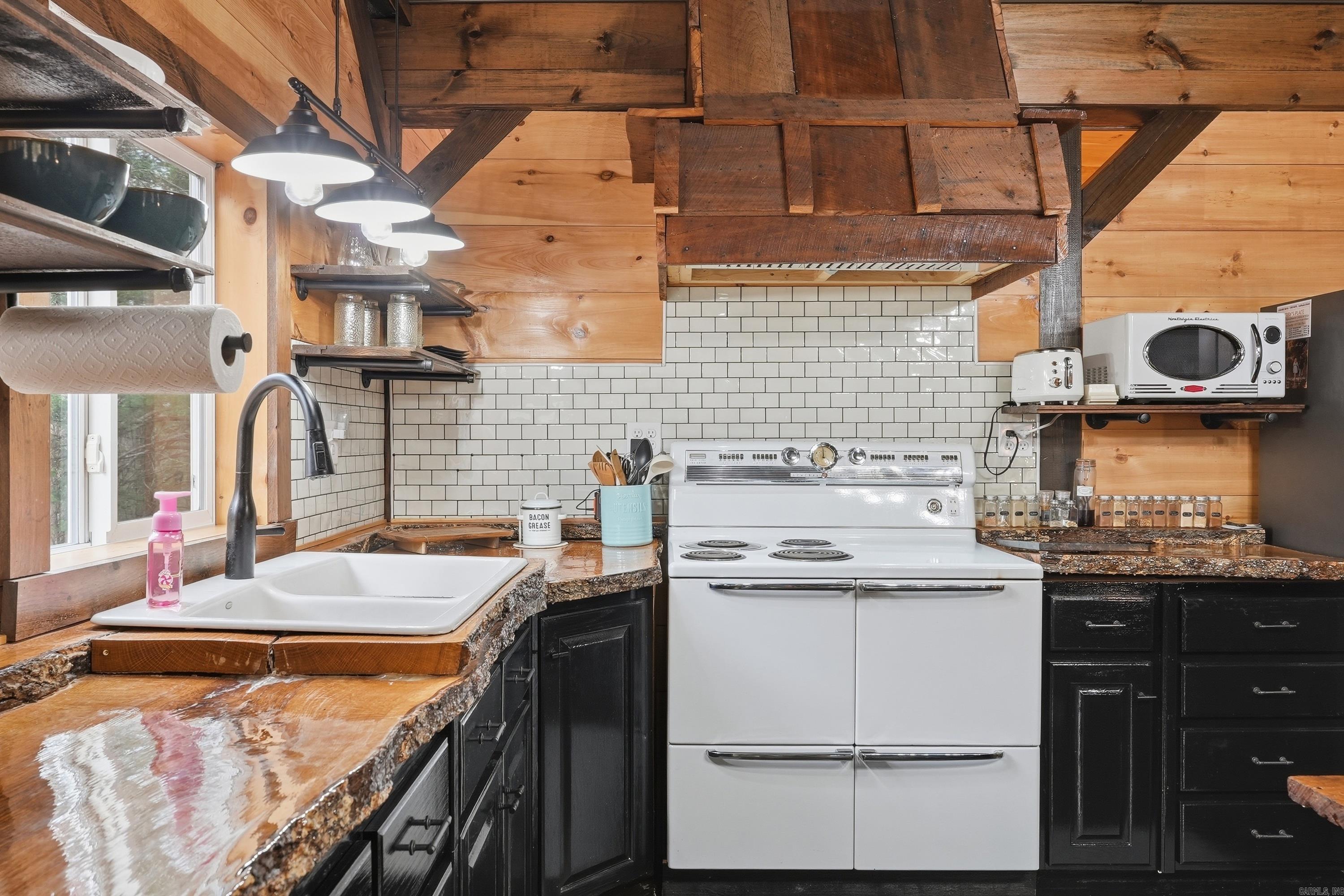 2605 Silver Ridge Rd.  Drasco, AR