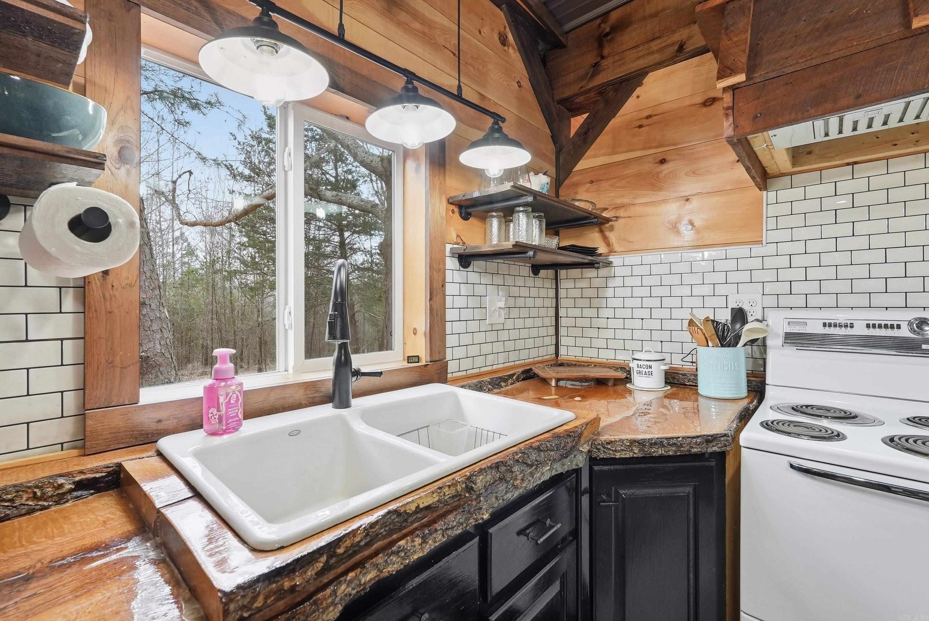 2605 Silver Ridge Rd.  Drasco, AR