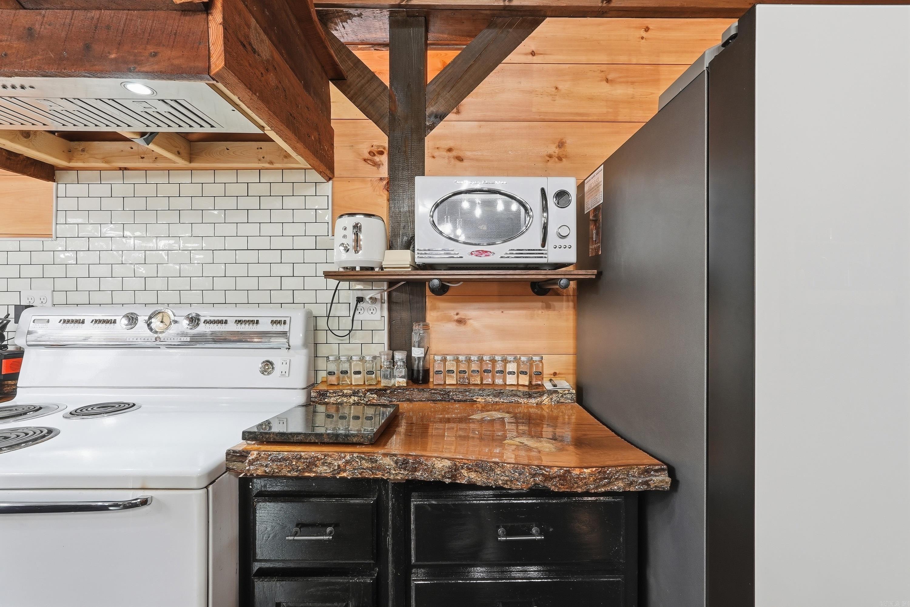 2605 Silver Ridge Rd.  Drasco, AR