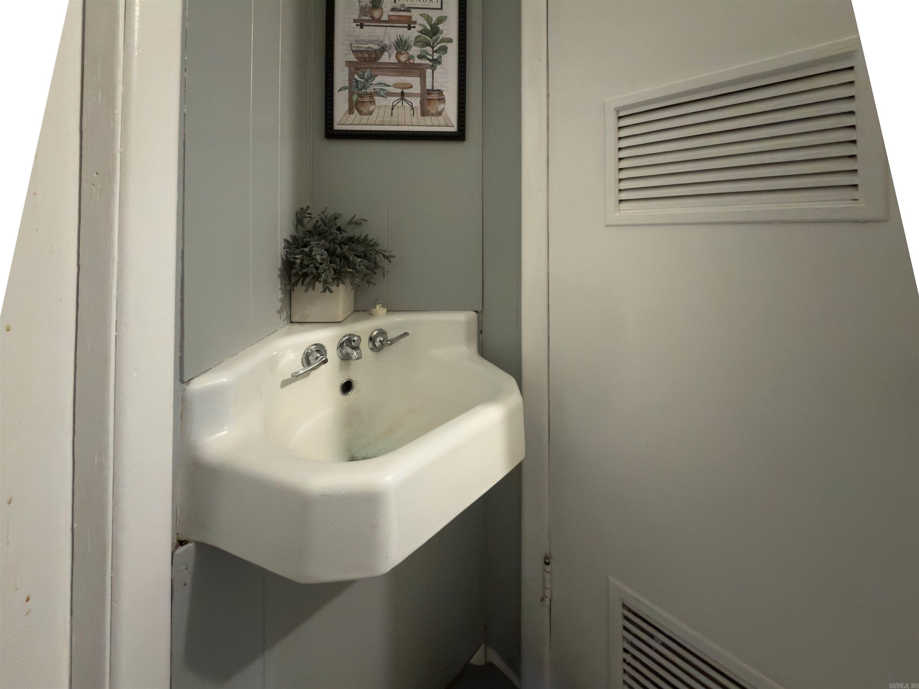 700 W D  North Little Rock, AR