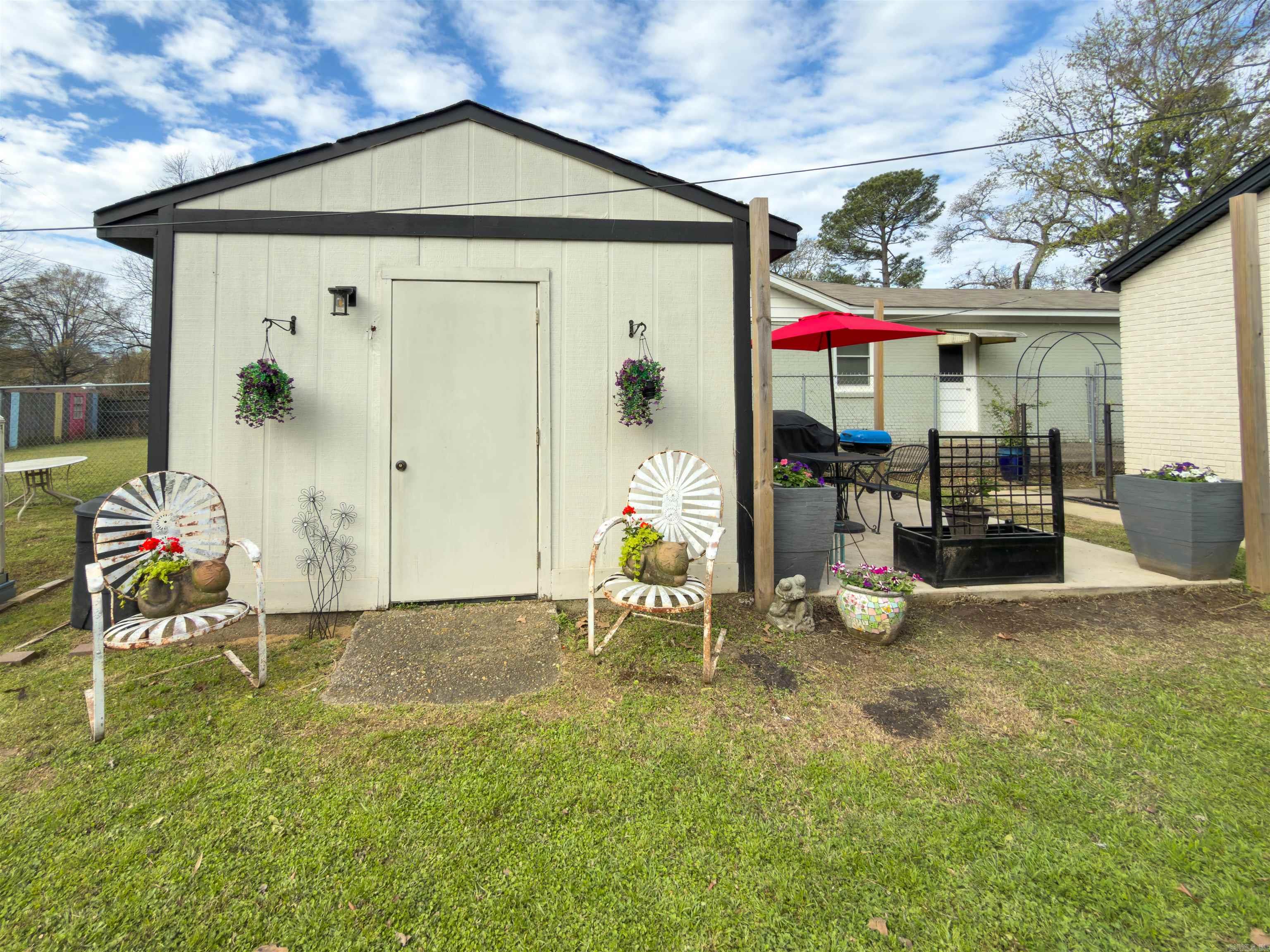 700 W D  North Little Rock, AR