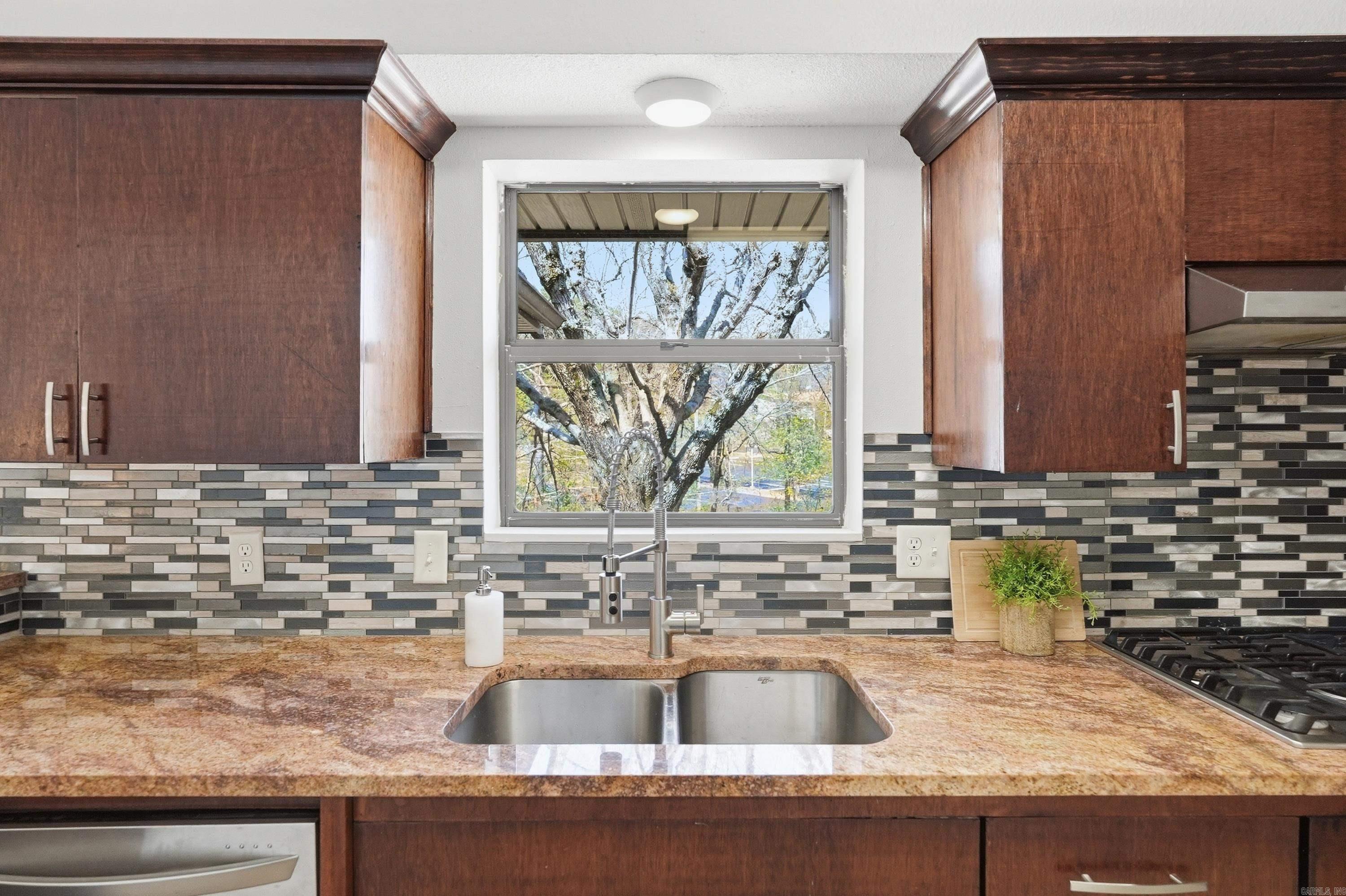 240 Pine Knot  Fairfield Bay, AR