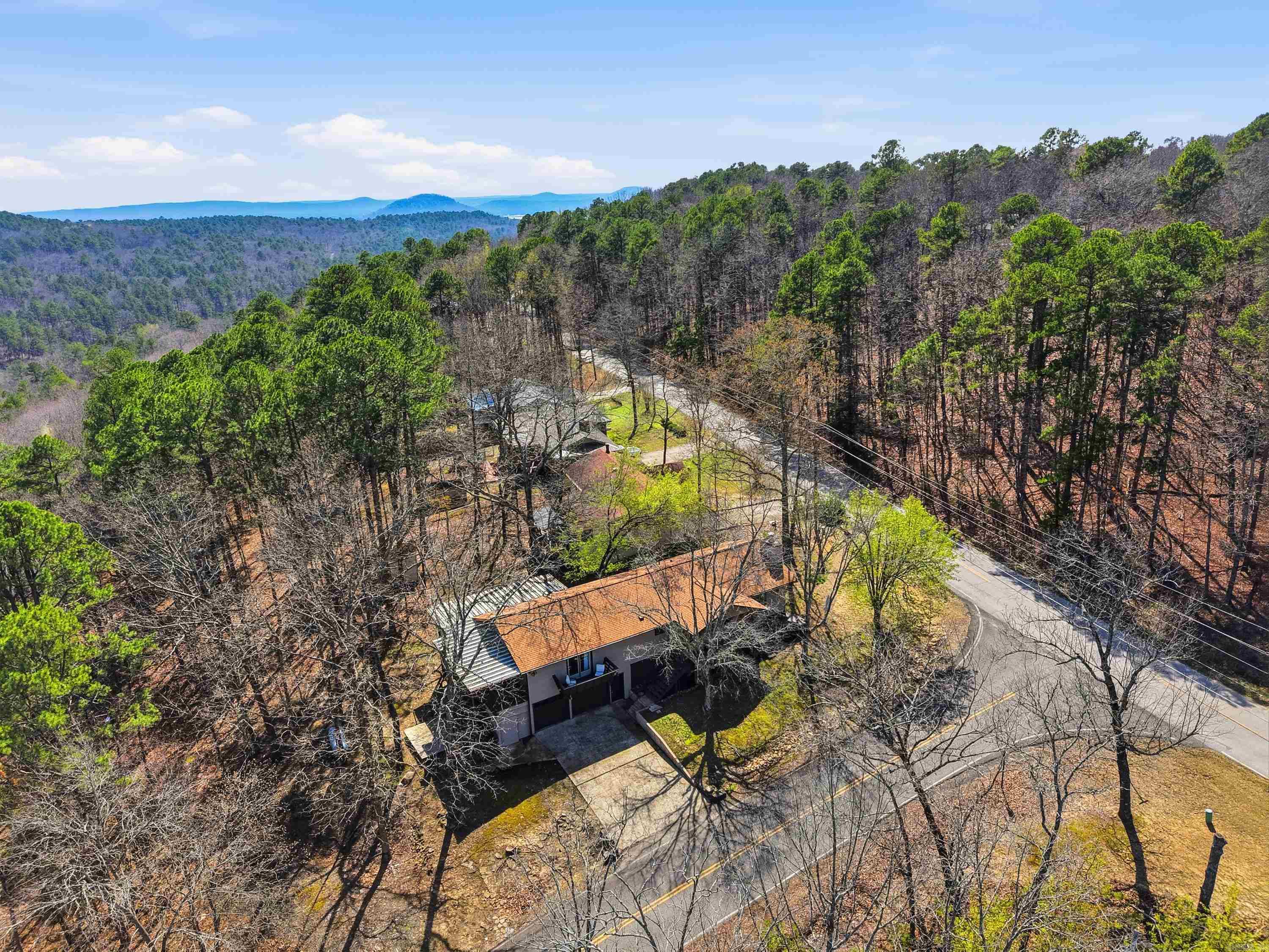 240 Pine Knot  Fairfield Bay, AR
