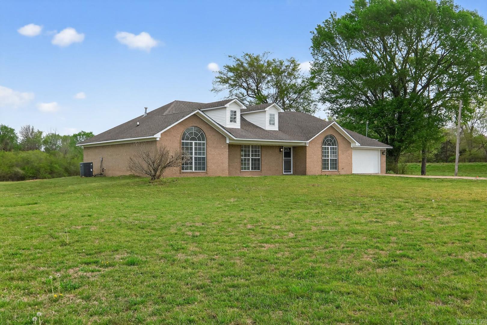 2 Green Meadows Drive