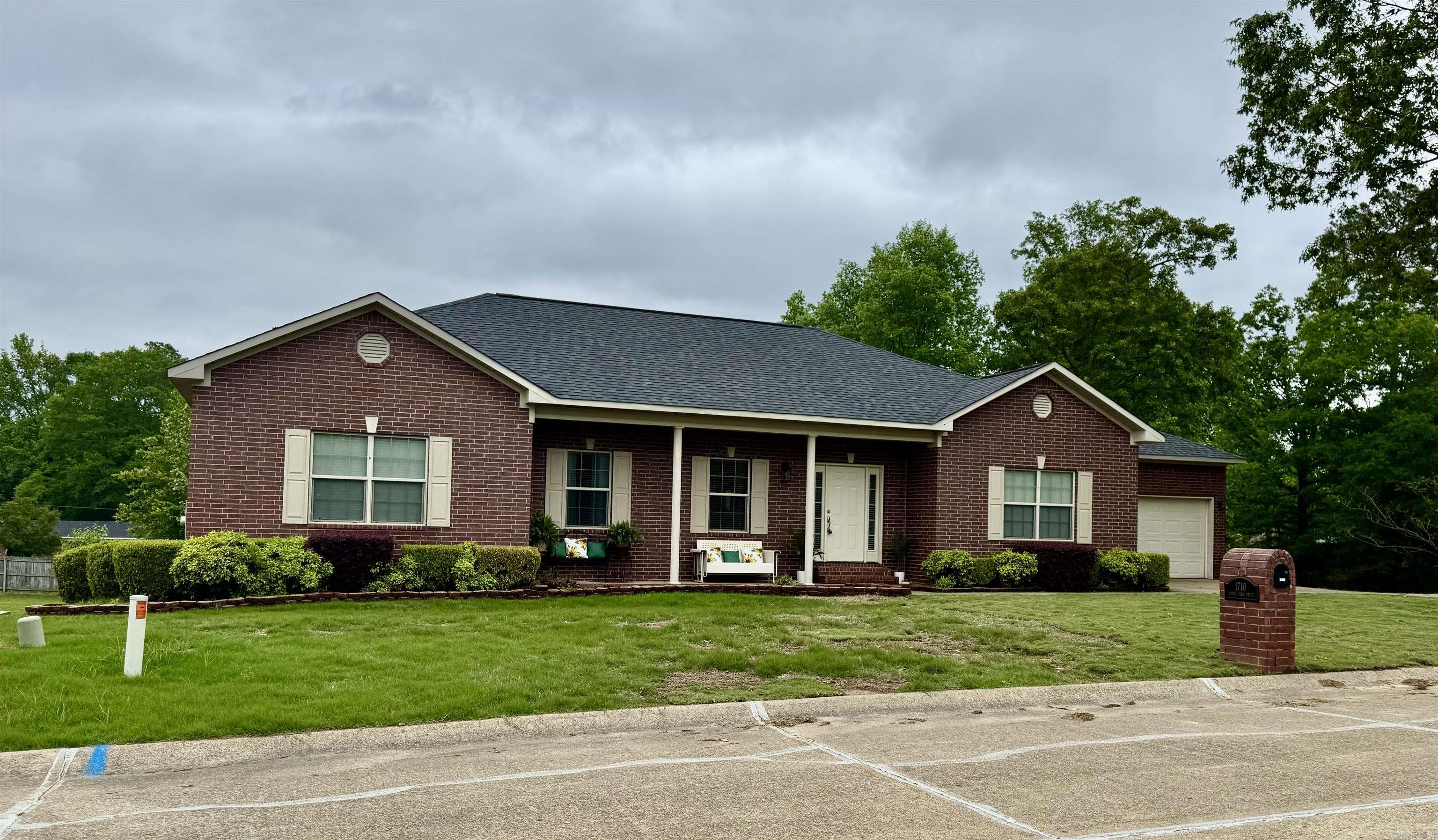1710 Royal Oaks  Malvern, AR
