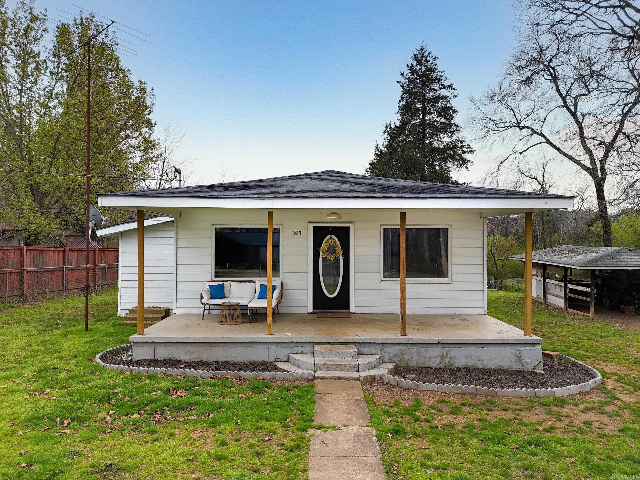 1813 Ford Dr.  Clarksville, AR