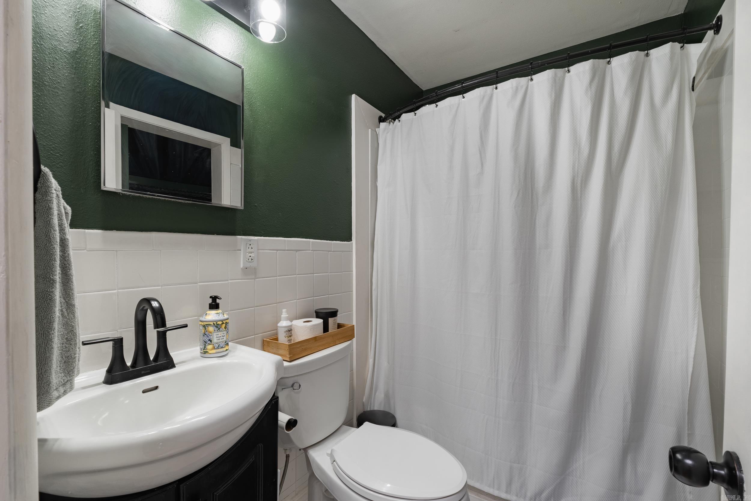 1813 Ford Dr.  Clarksville, AR