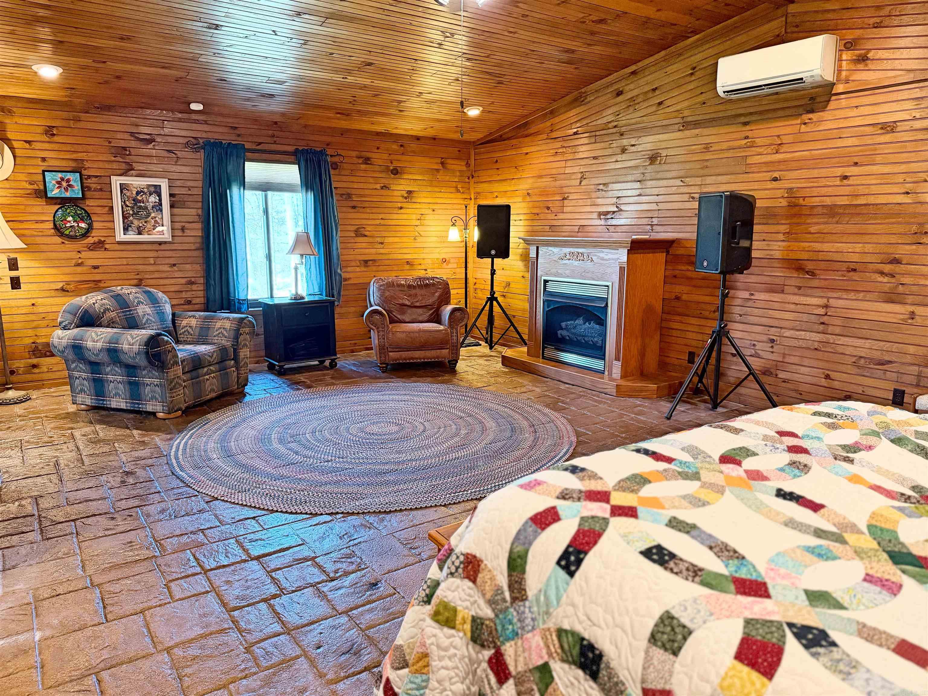 812 Pitard  Mountain View, AR