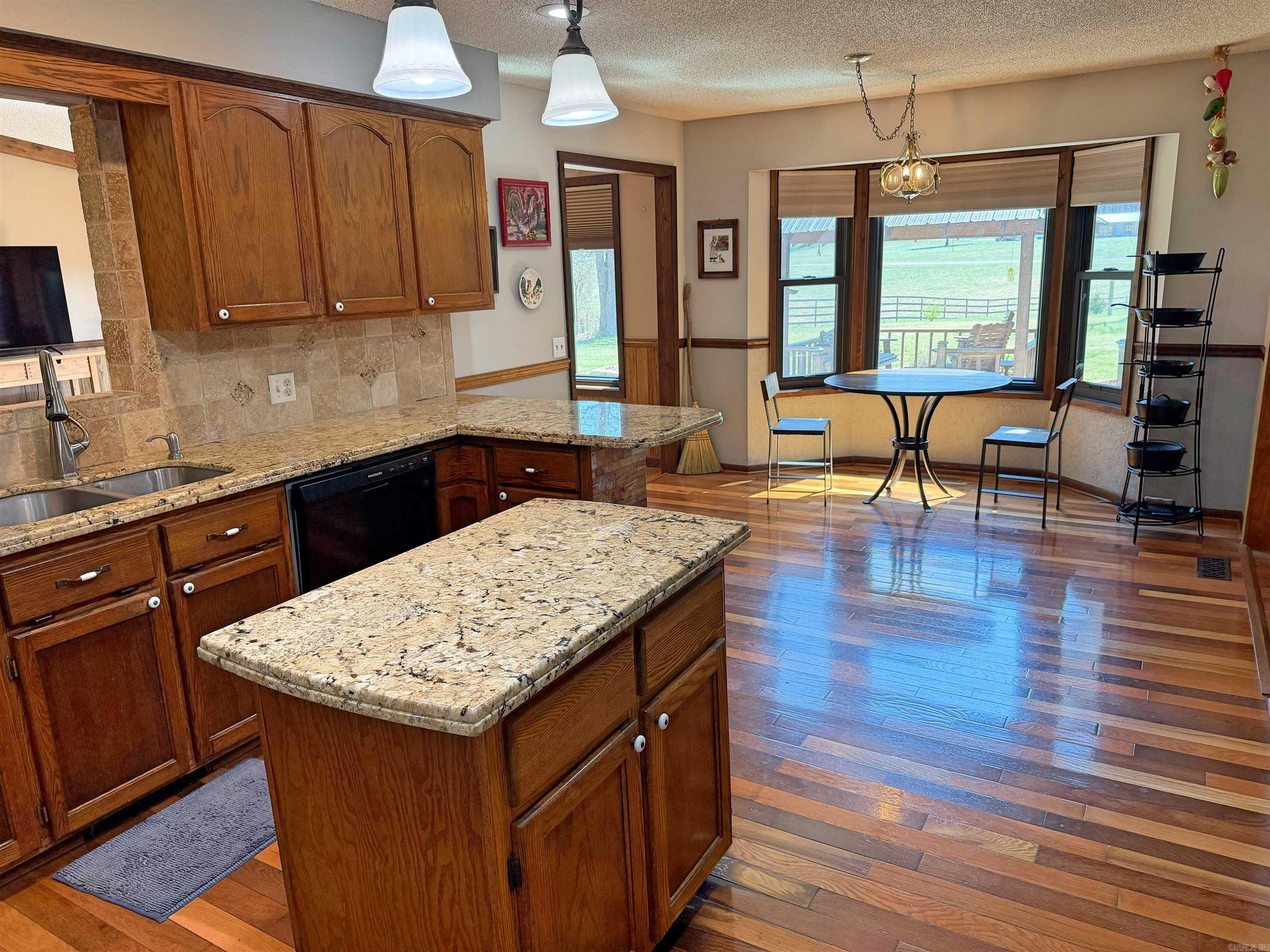 812 Pitard  Mountain View, AR