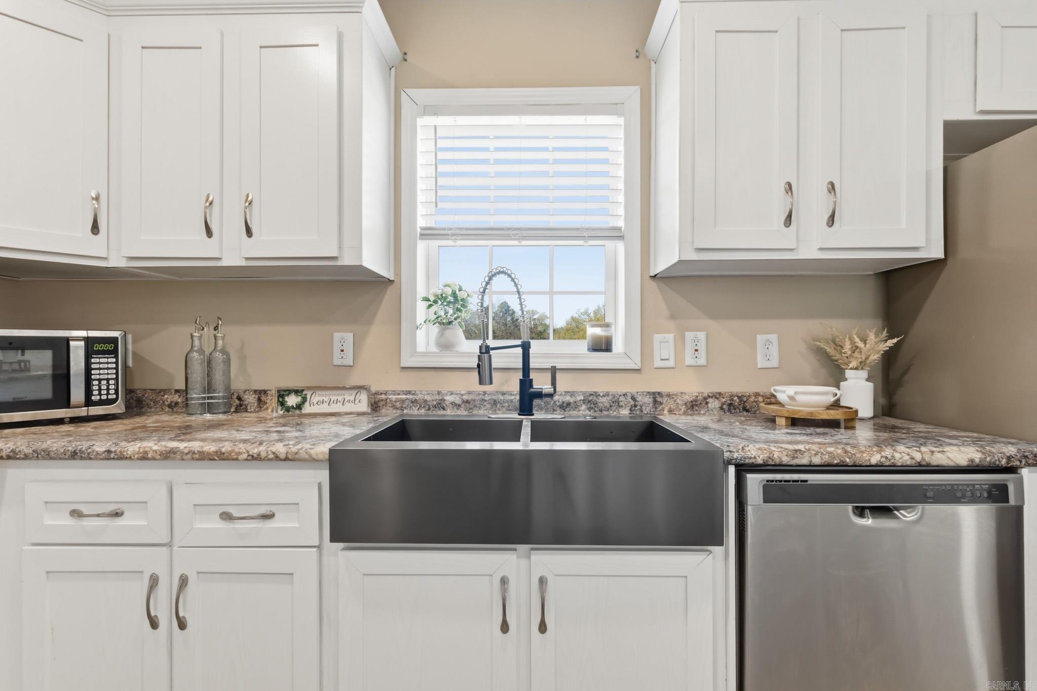 160 Oak Grove  Austin, AR