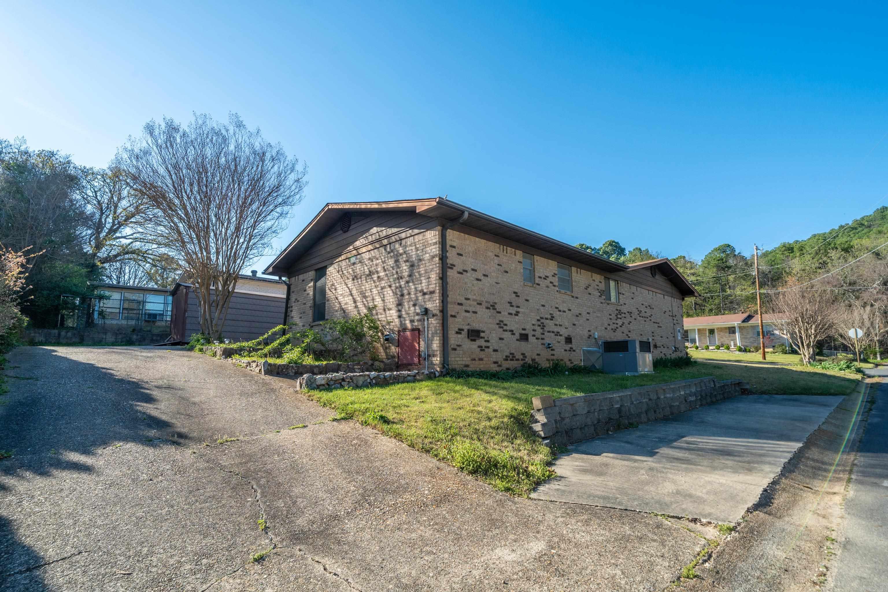 2301 Hobson  Hot Springs, AR
