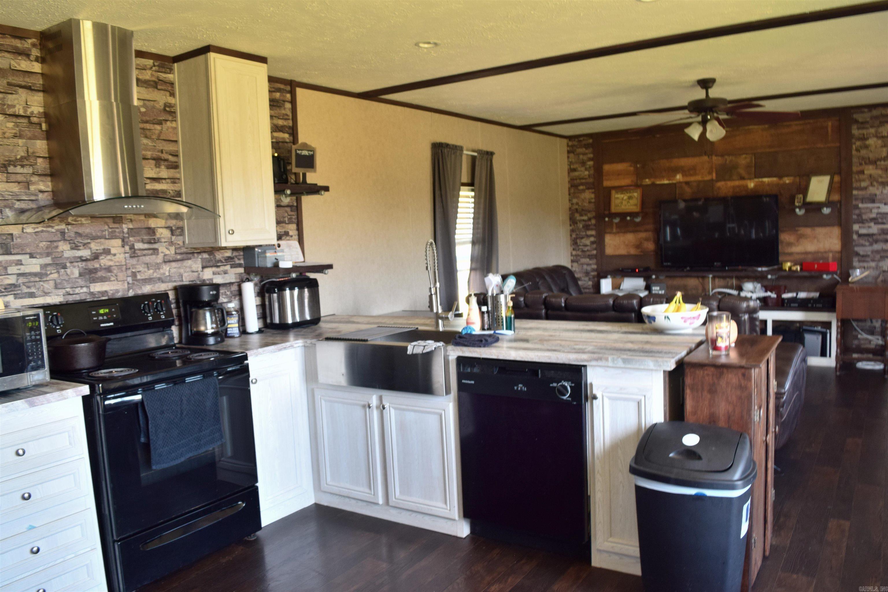 111 Suviaz  Bald Knob, AR