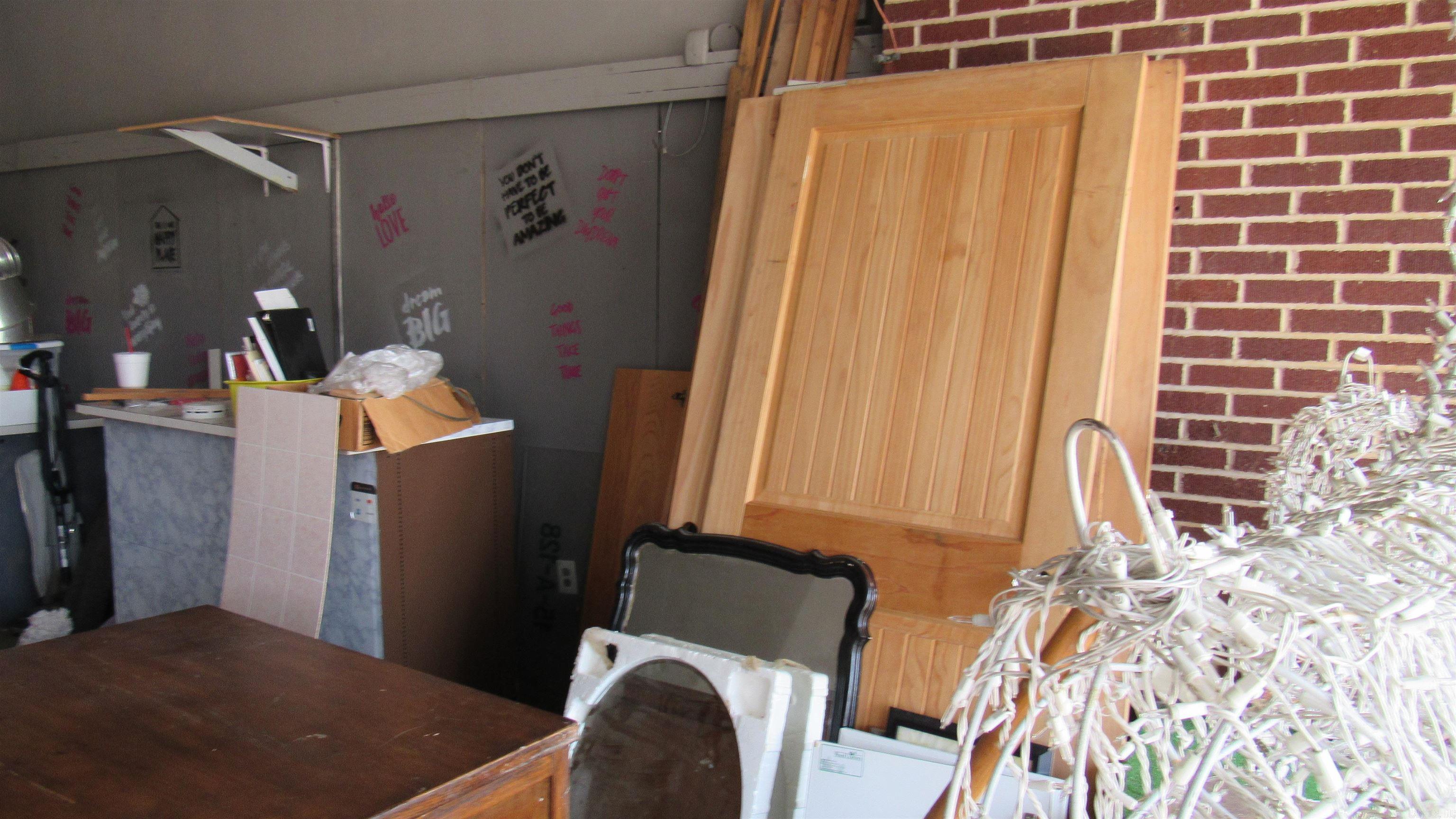 109 S Main  England, AR