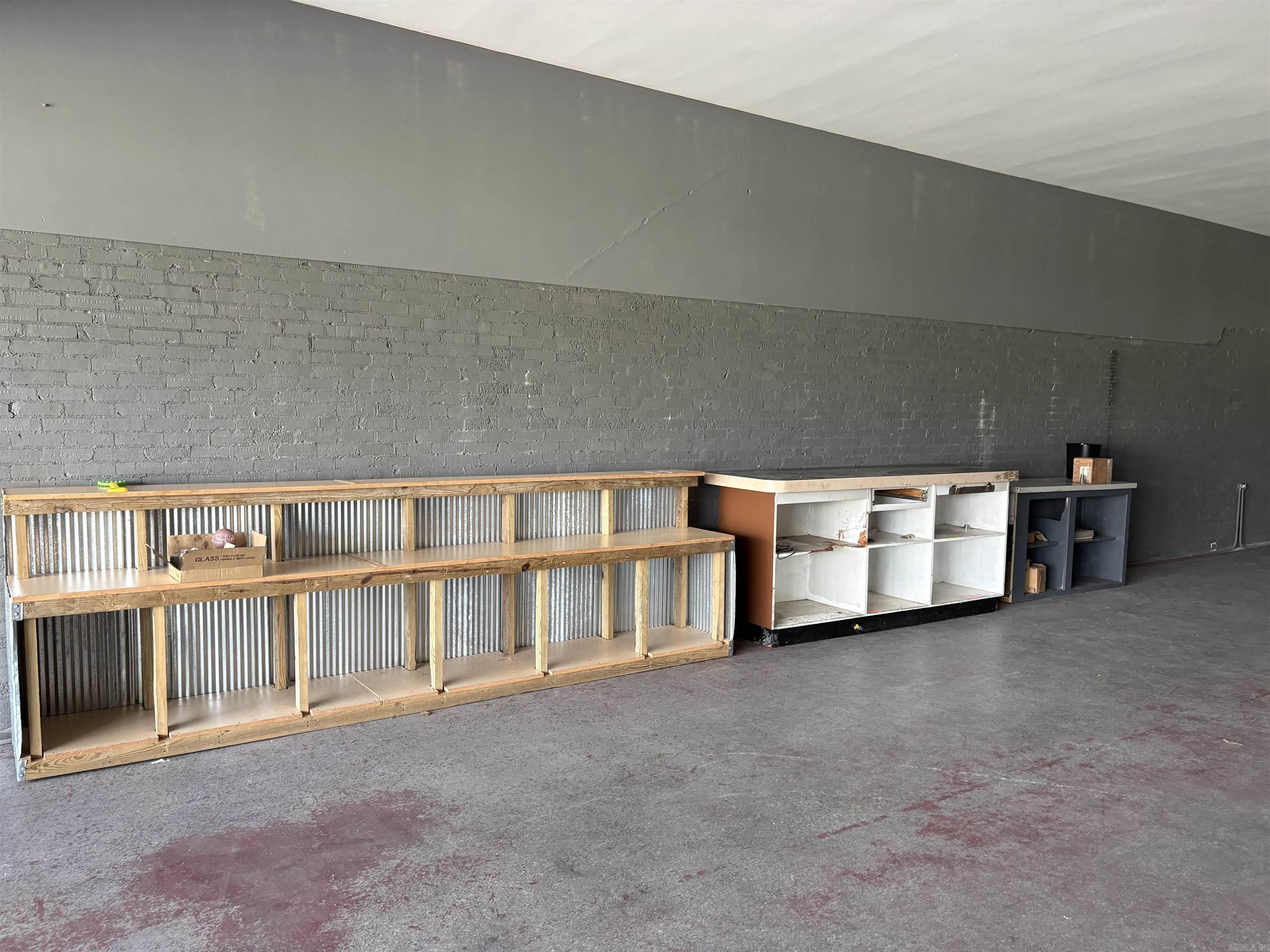 109 S Main  England, AR