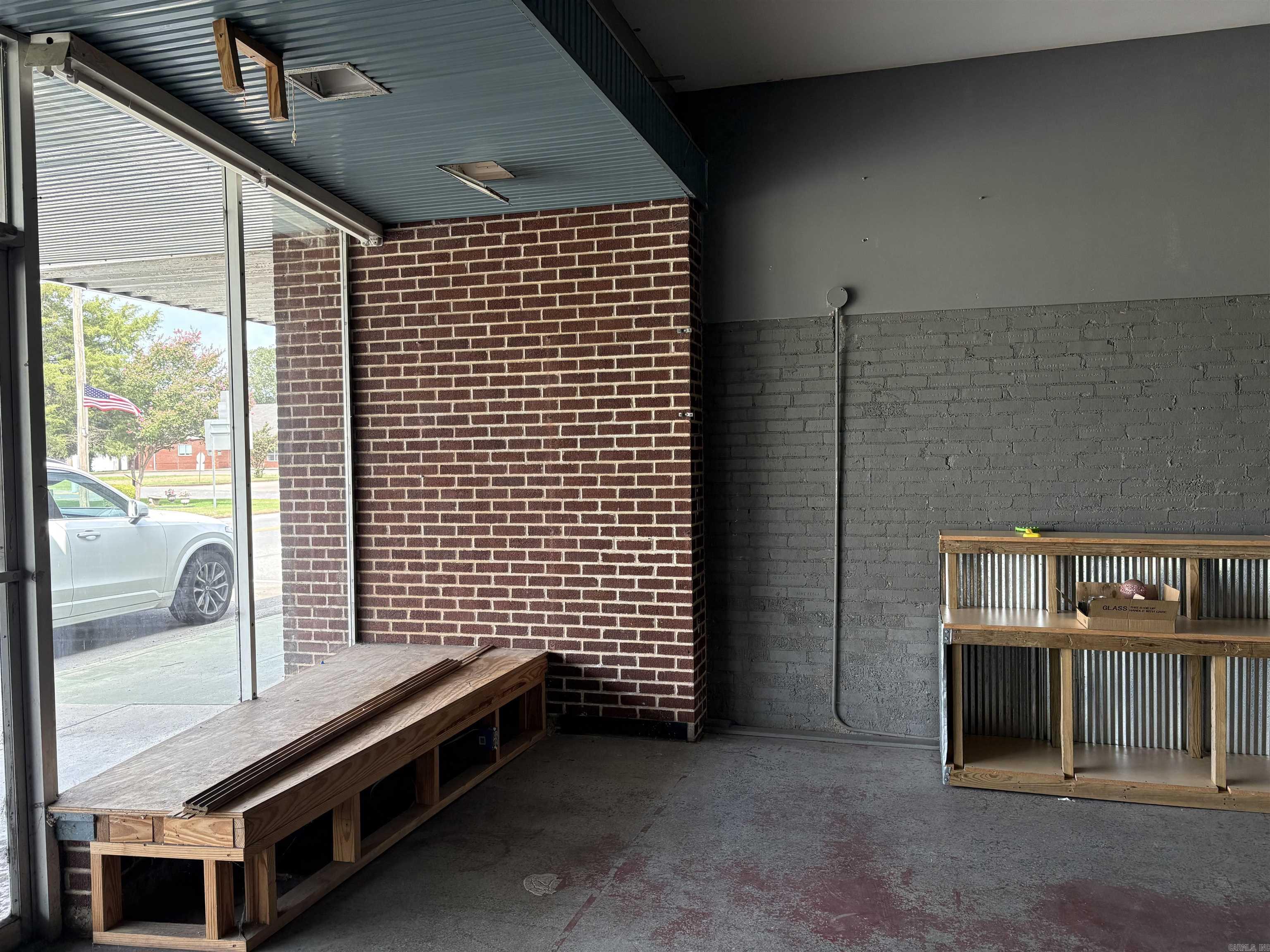 109 S Main  England, AR