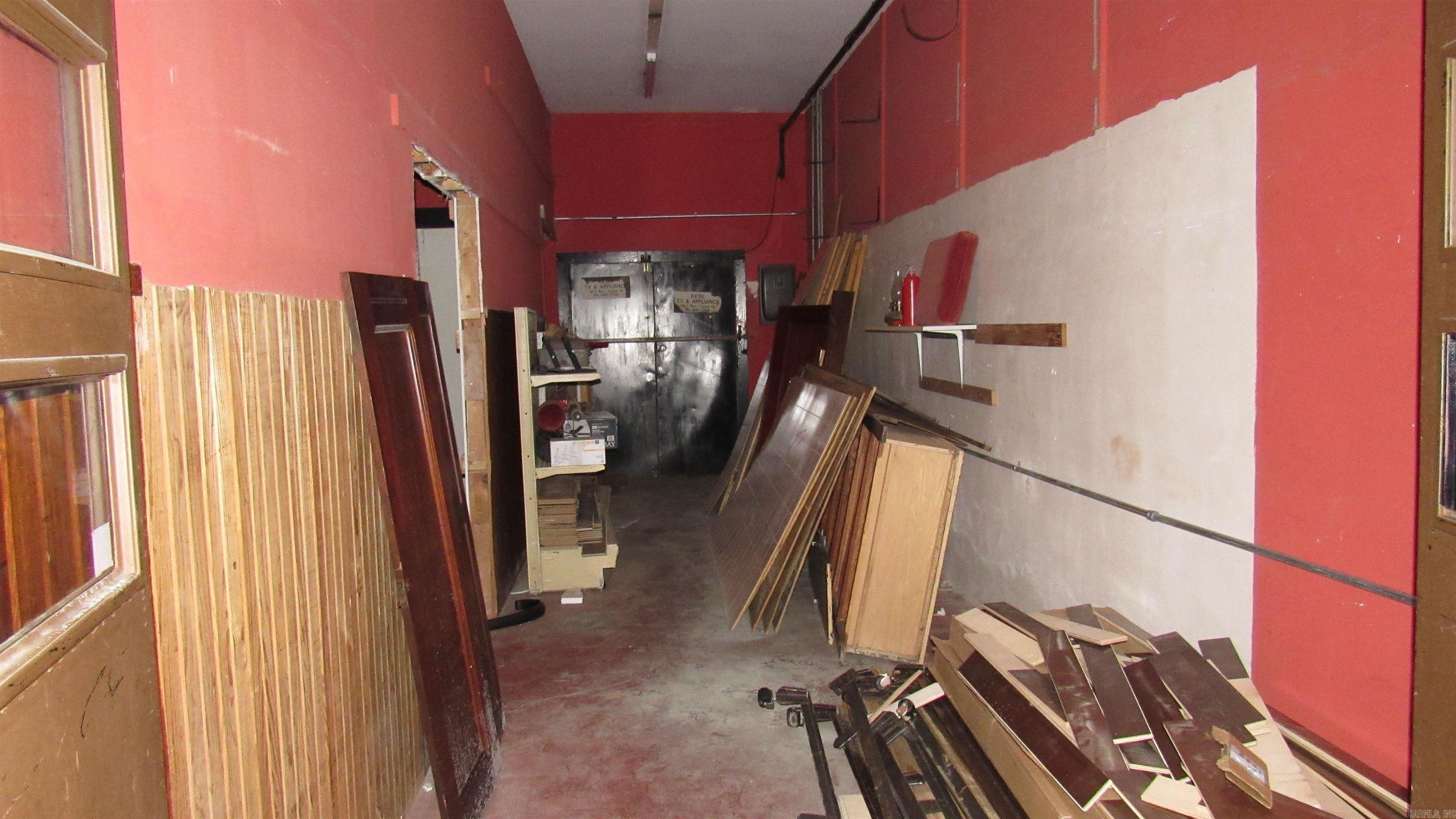 109 S Main  England, AR