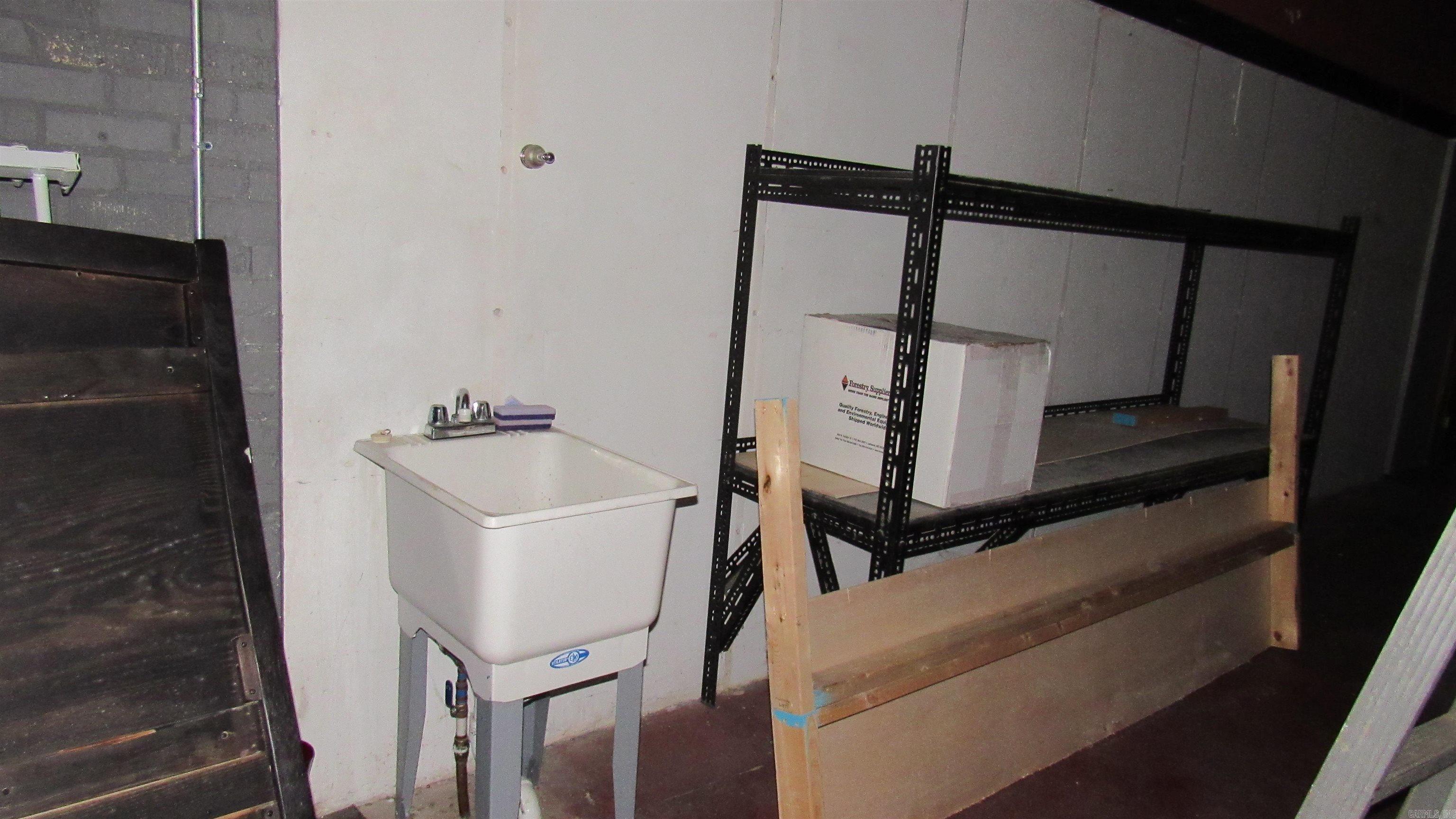 109 S Main  England, AR