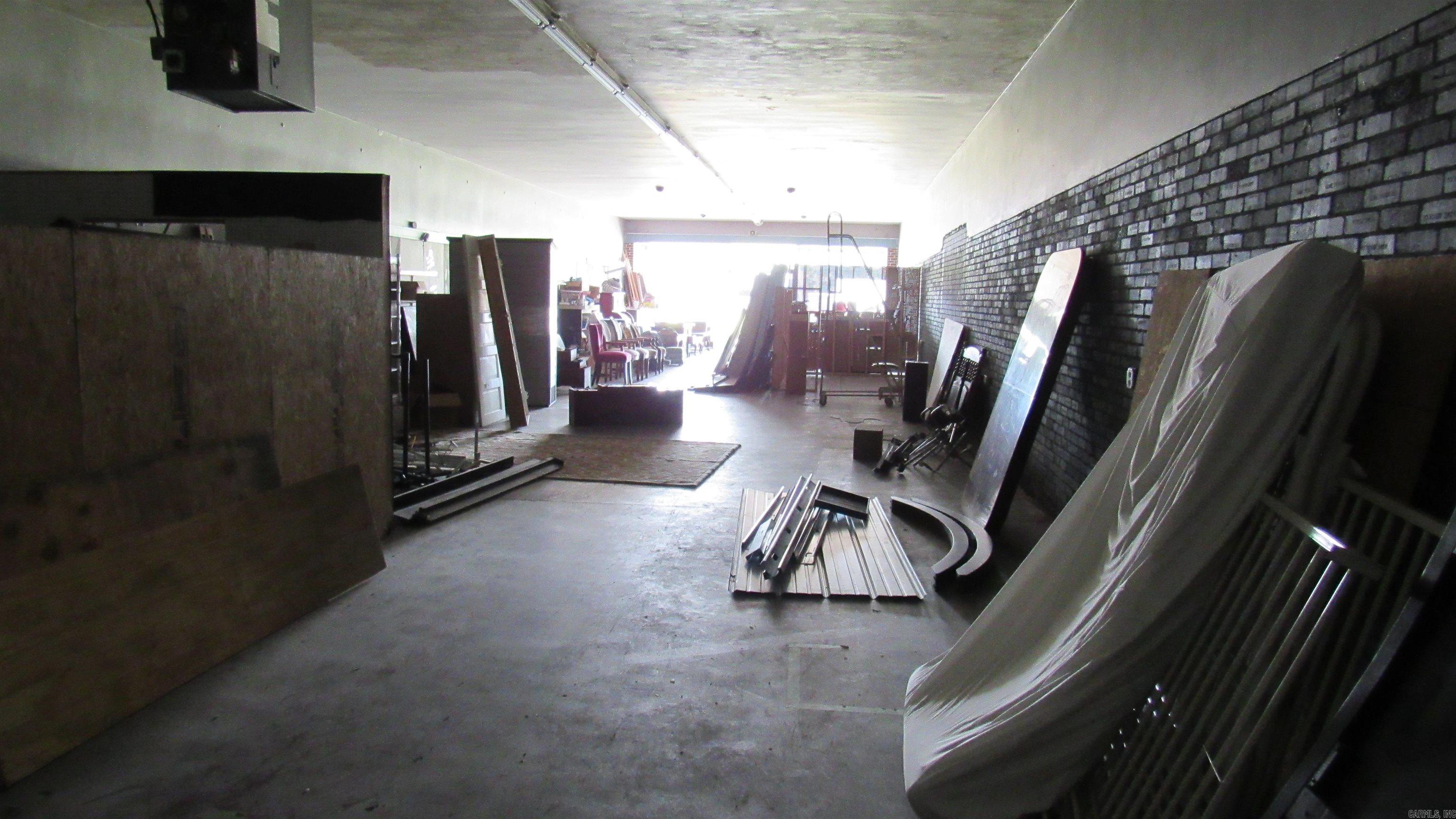 109 S Main  England, AR