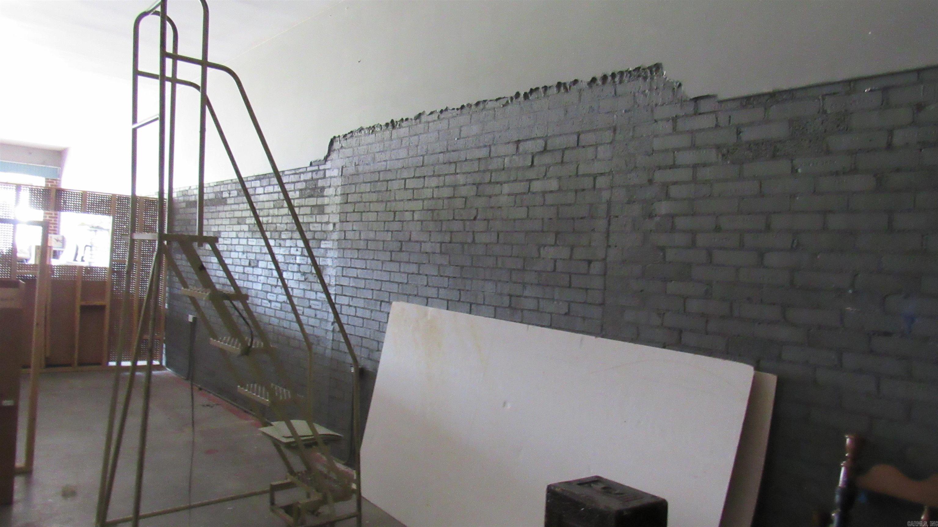 109 S Main  England, AR