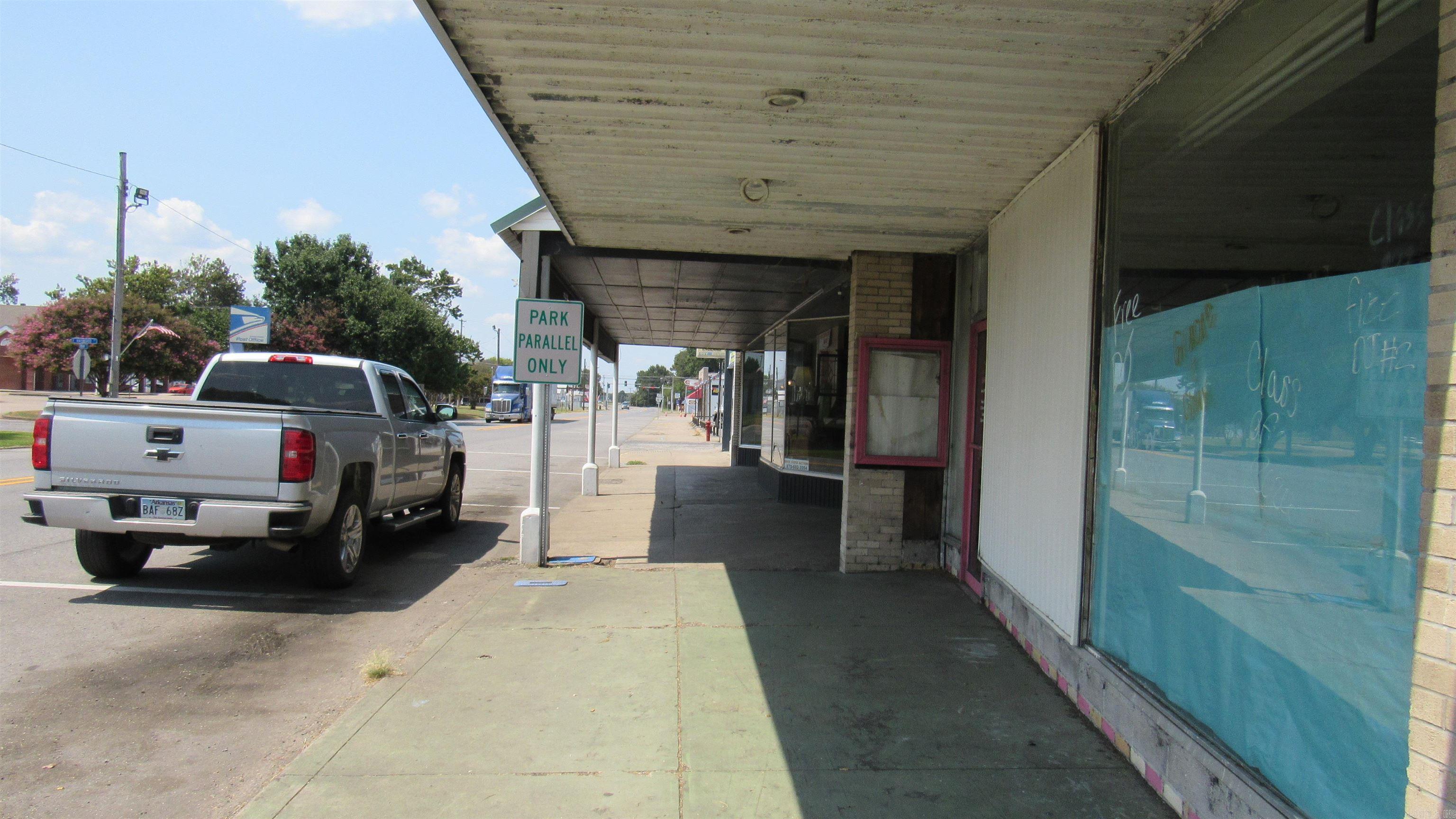 109 S Main  England, AR