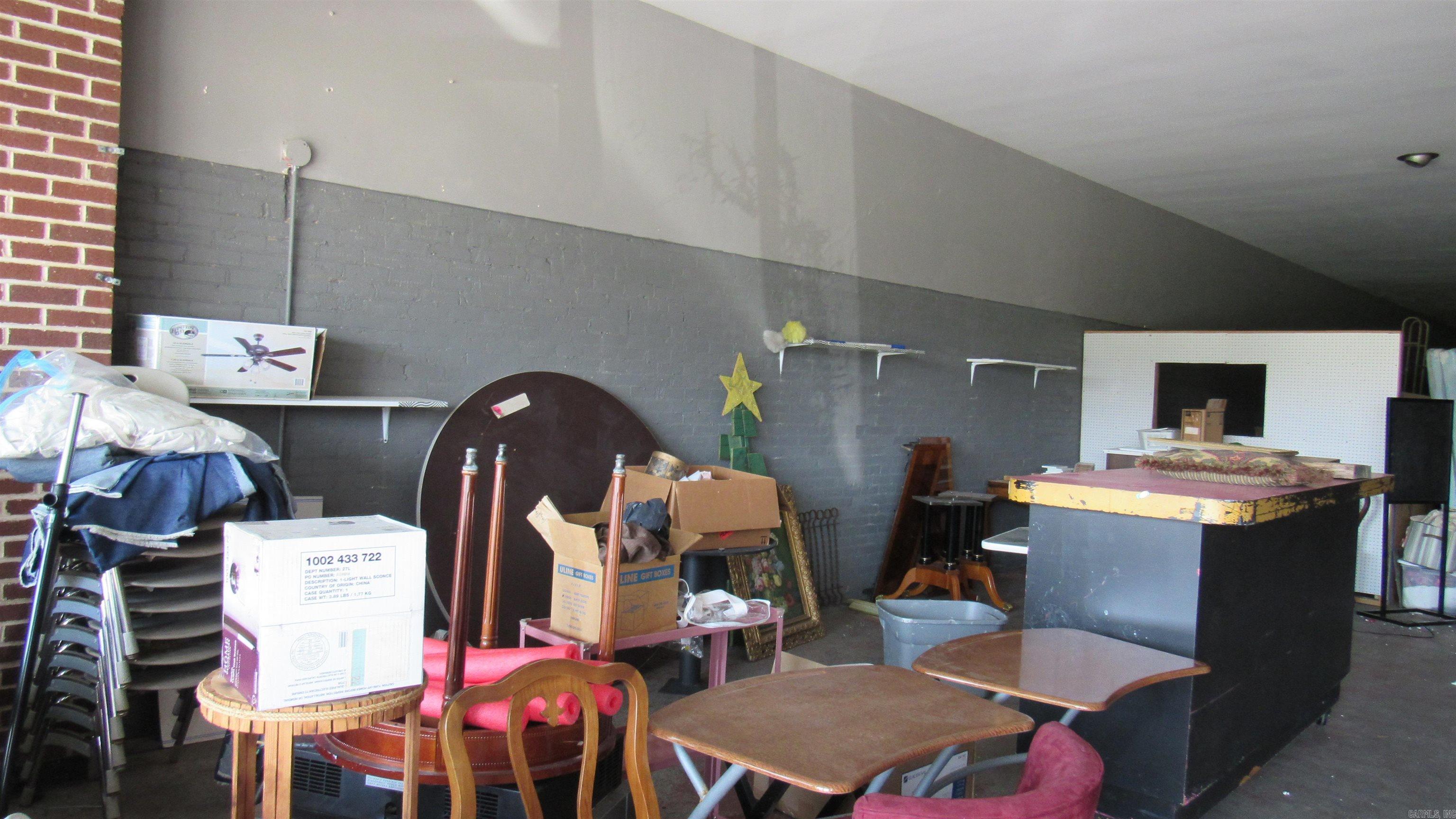 109 S Main  England, AR