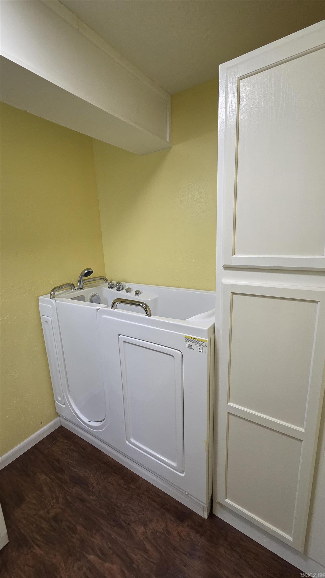 211 Pine knot  Fairfield Bay, AR