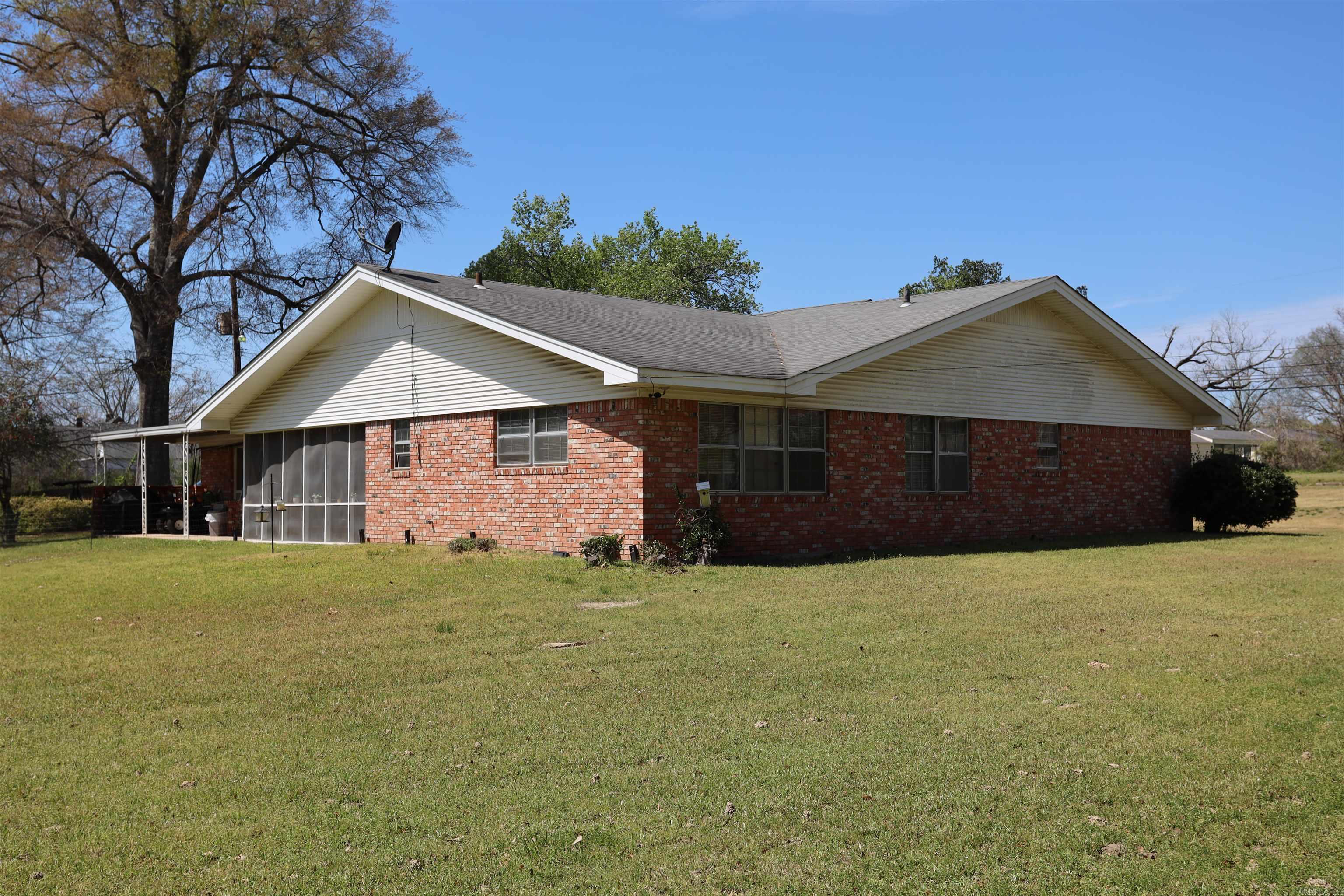 307 W 4th  Fordyce, AR