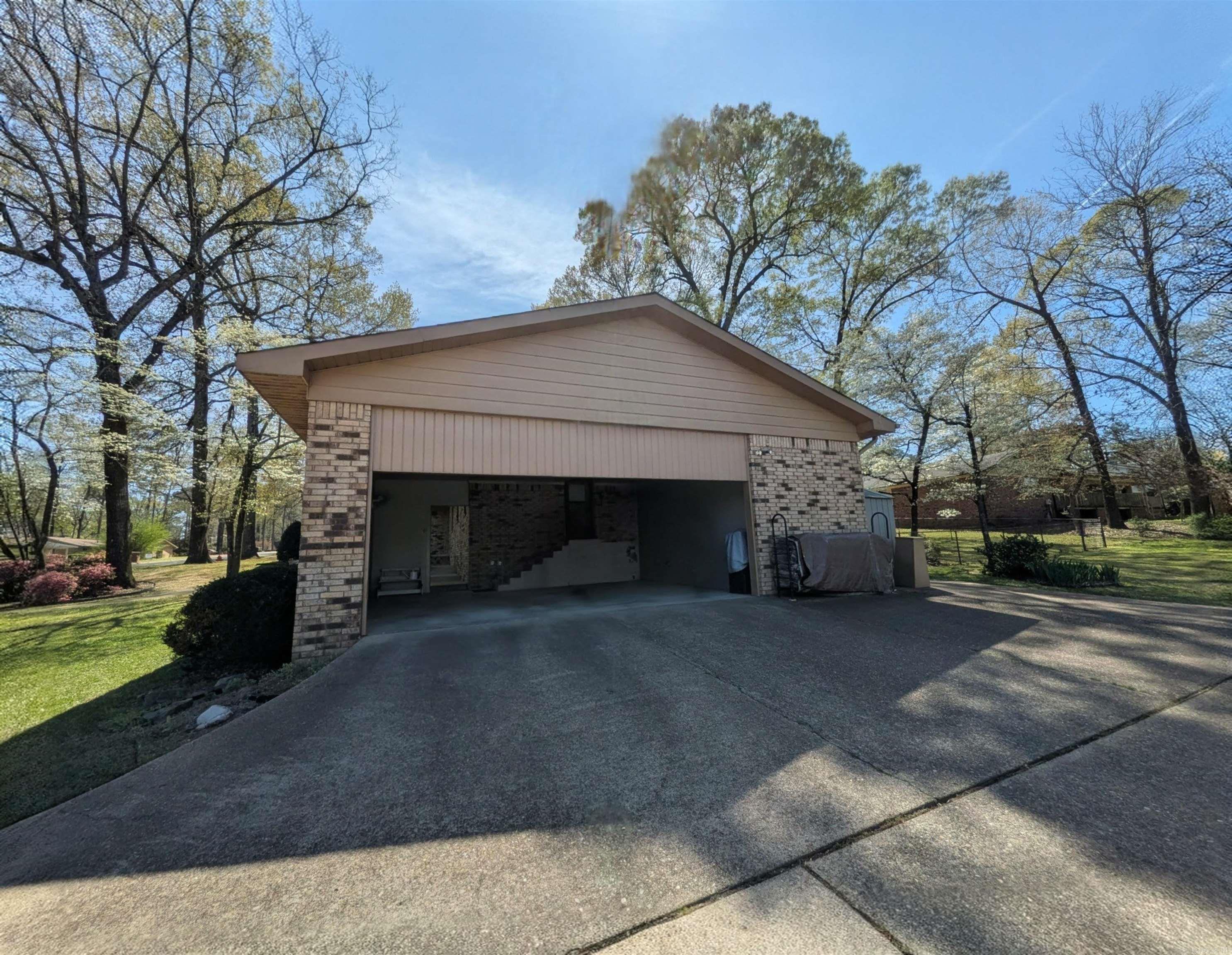 3090 Cherokee  Camden, AR