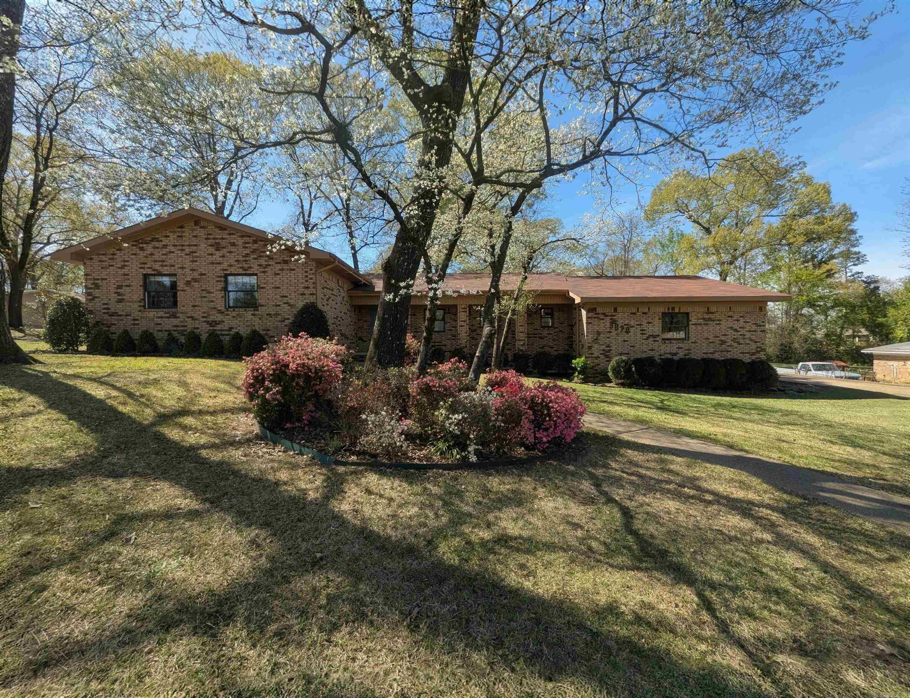 3090 Cherokee  Camden, AR