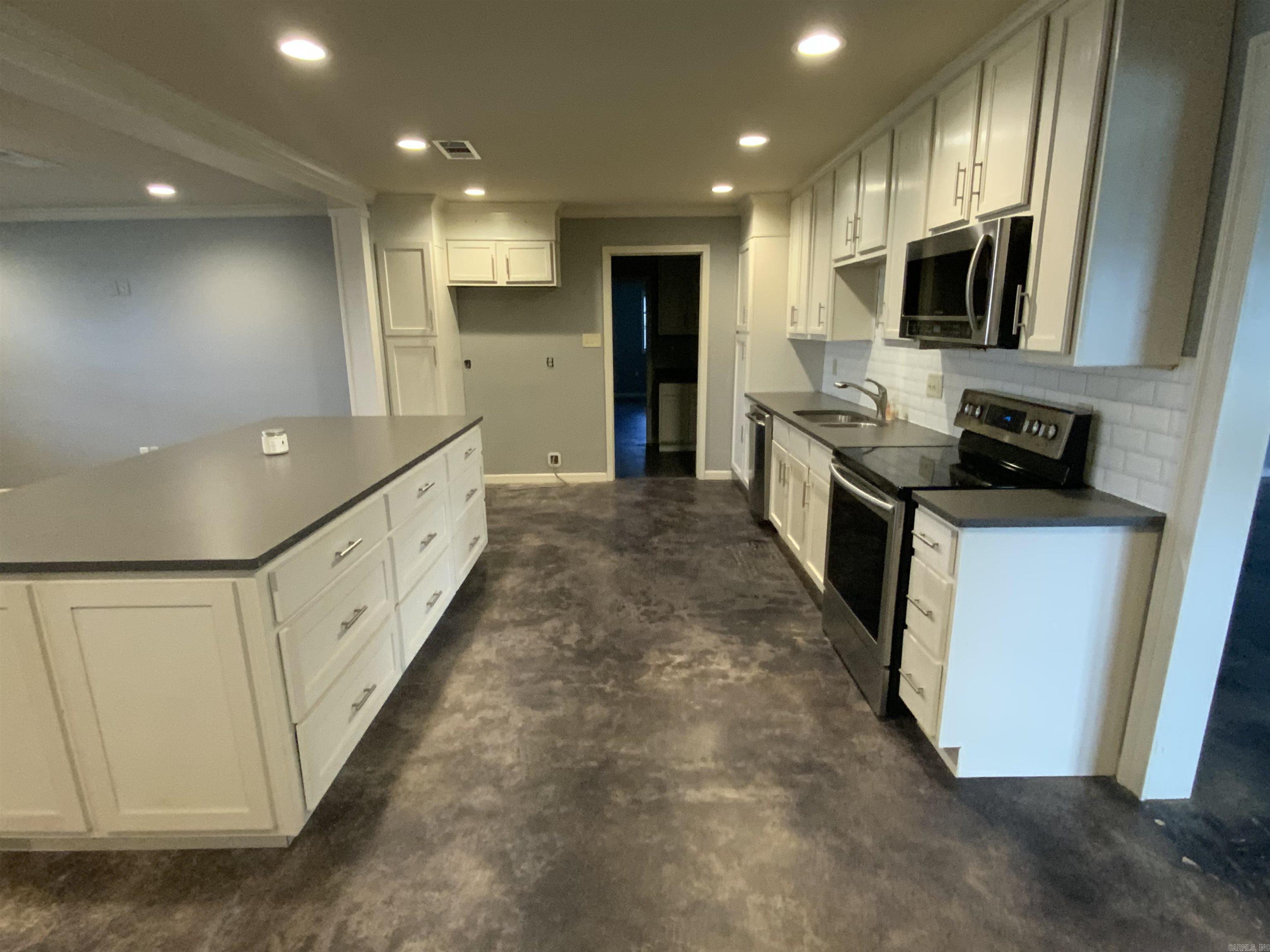 3006 Riverside dr.  Pine Bluff, AR