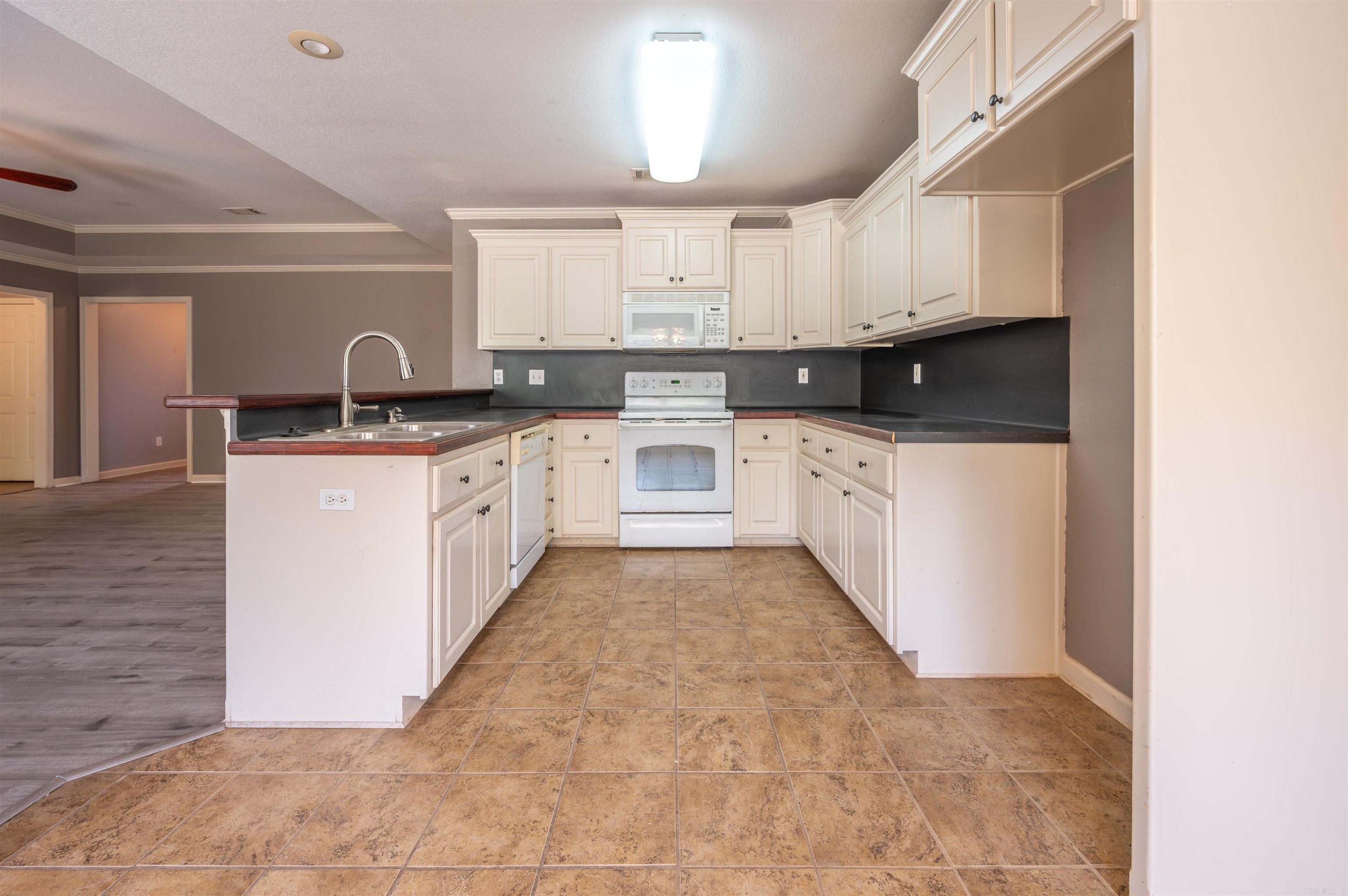 41 Lariat  Austin, AR