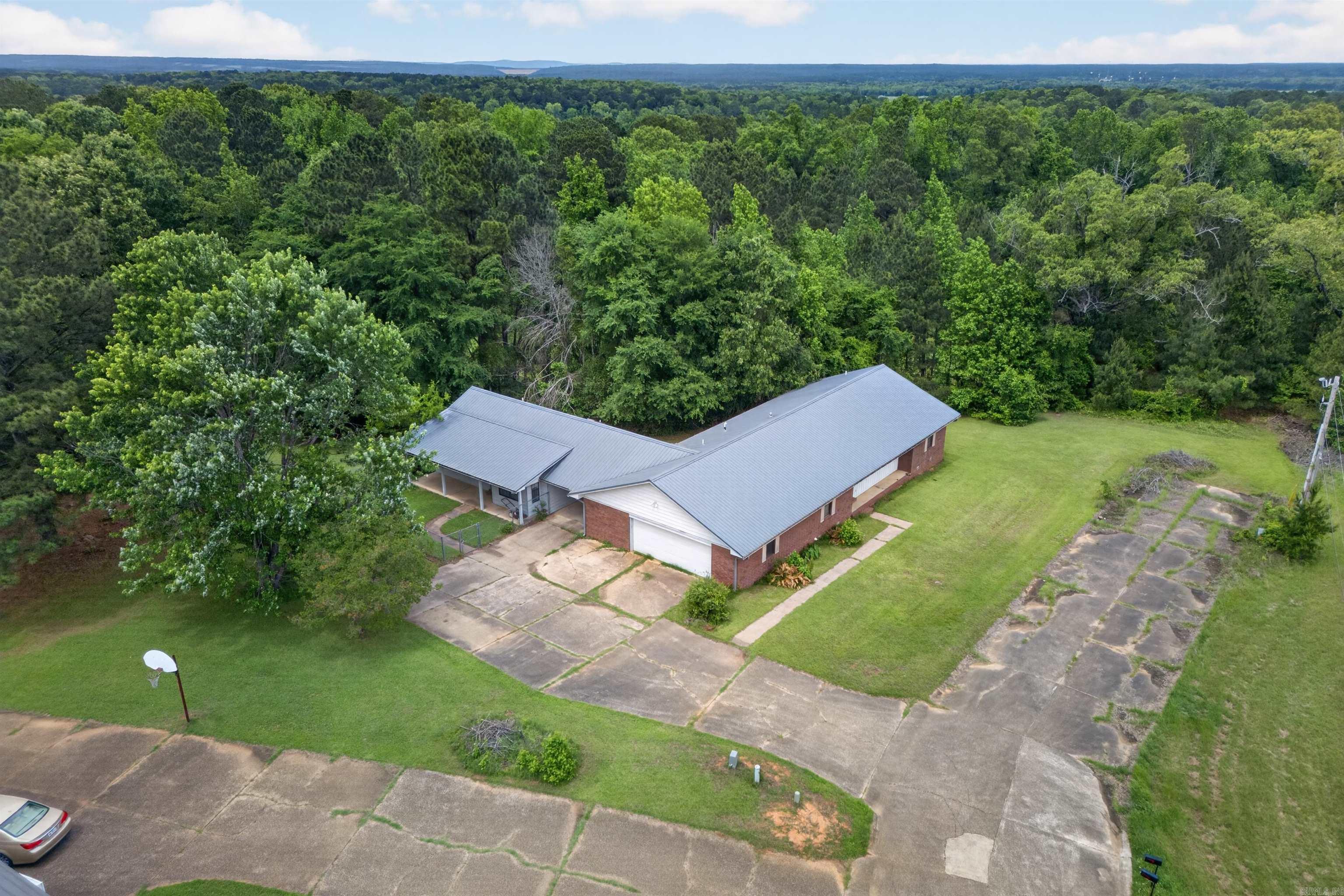 103 Twin Oaks Drive