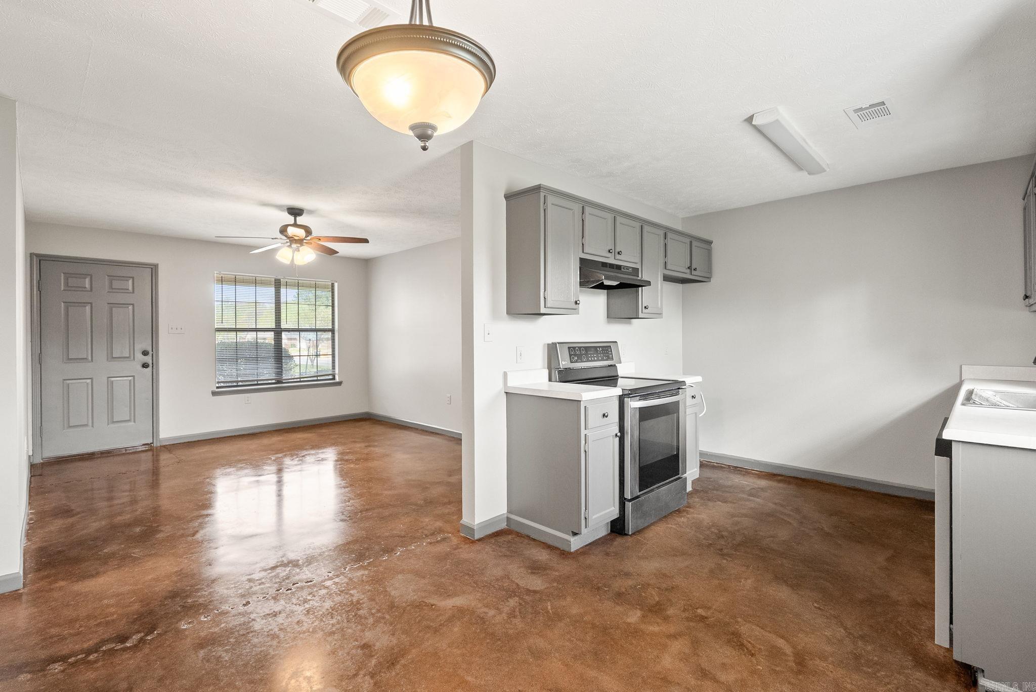 1720 Ozark Conway, AR 72034