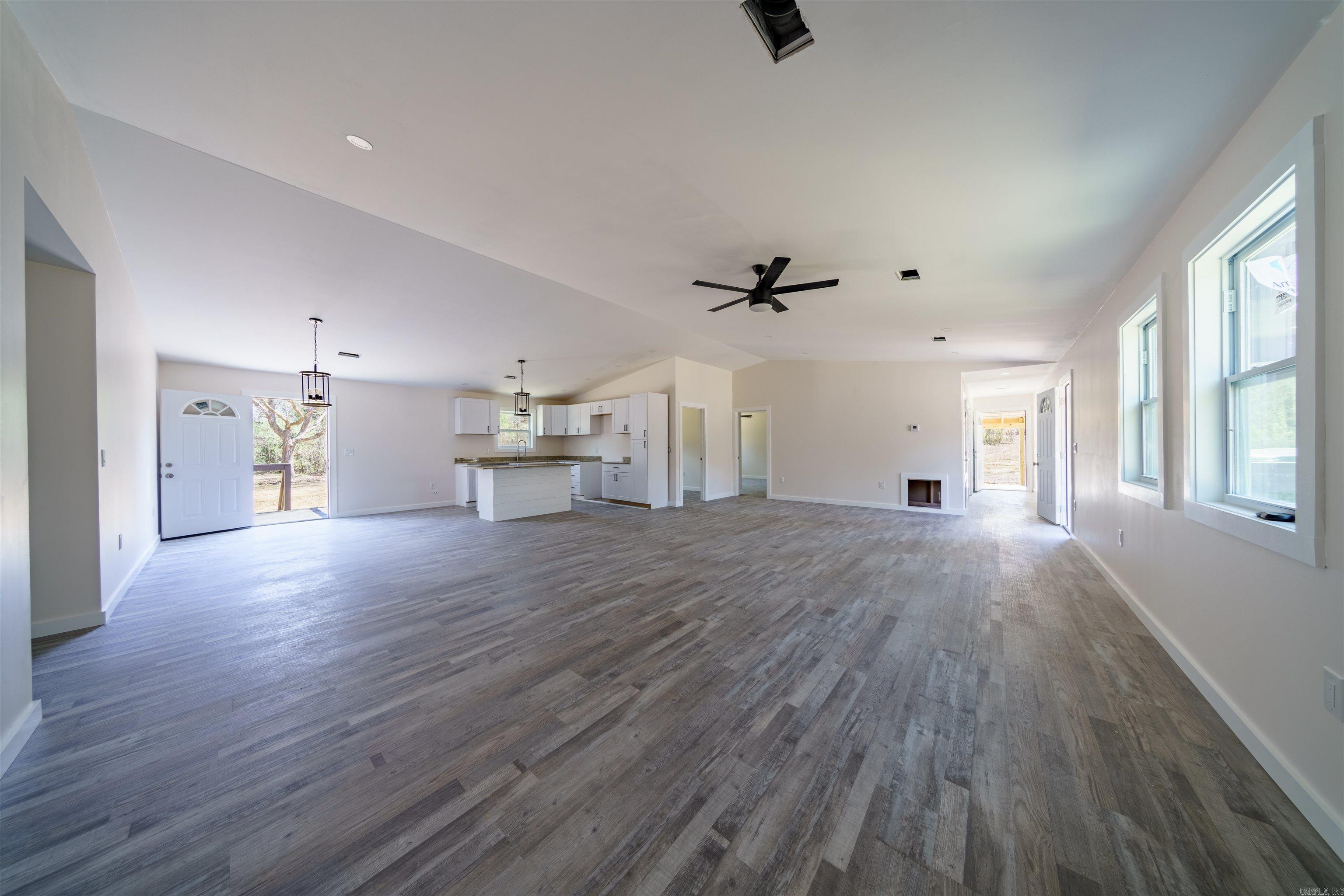 31 Redneck Ln  Pleasant Plains, AR